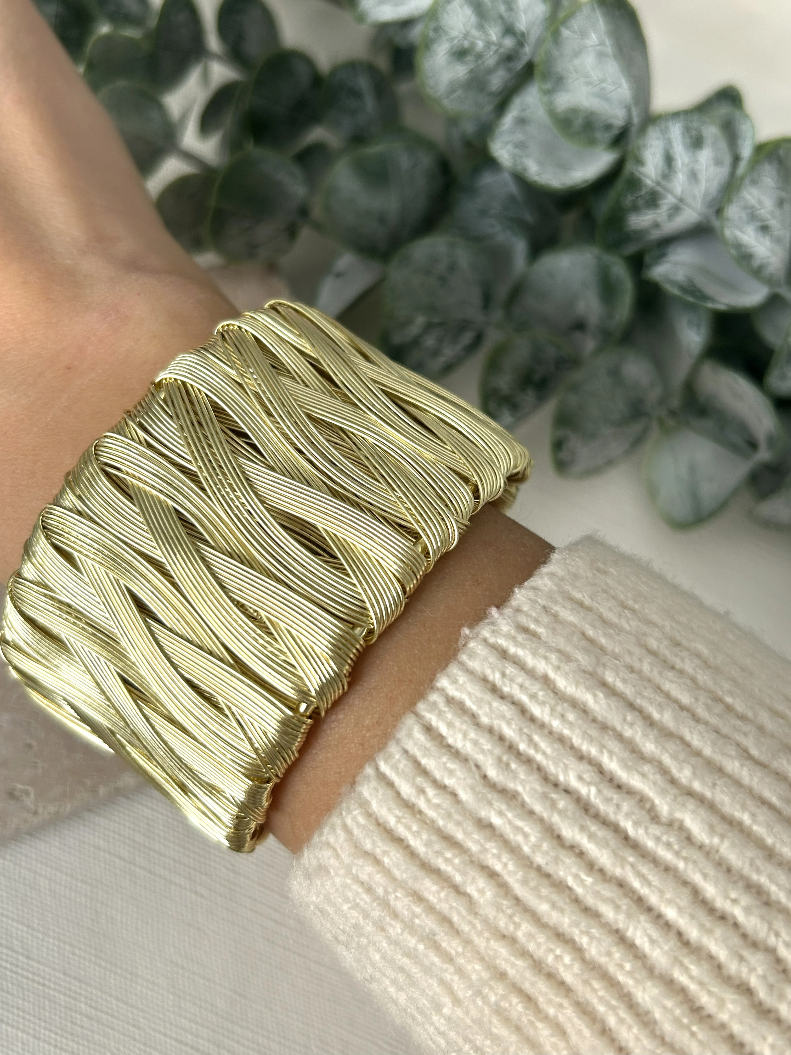 Tel Örgü Detaylı Gold Kalın Kelepçe