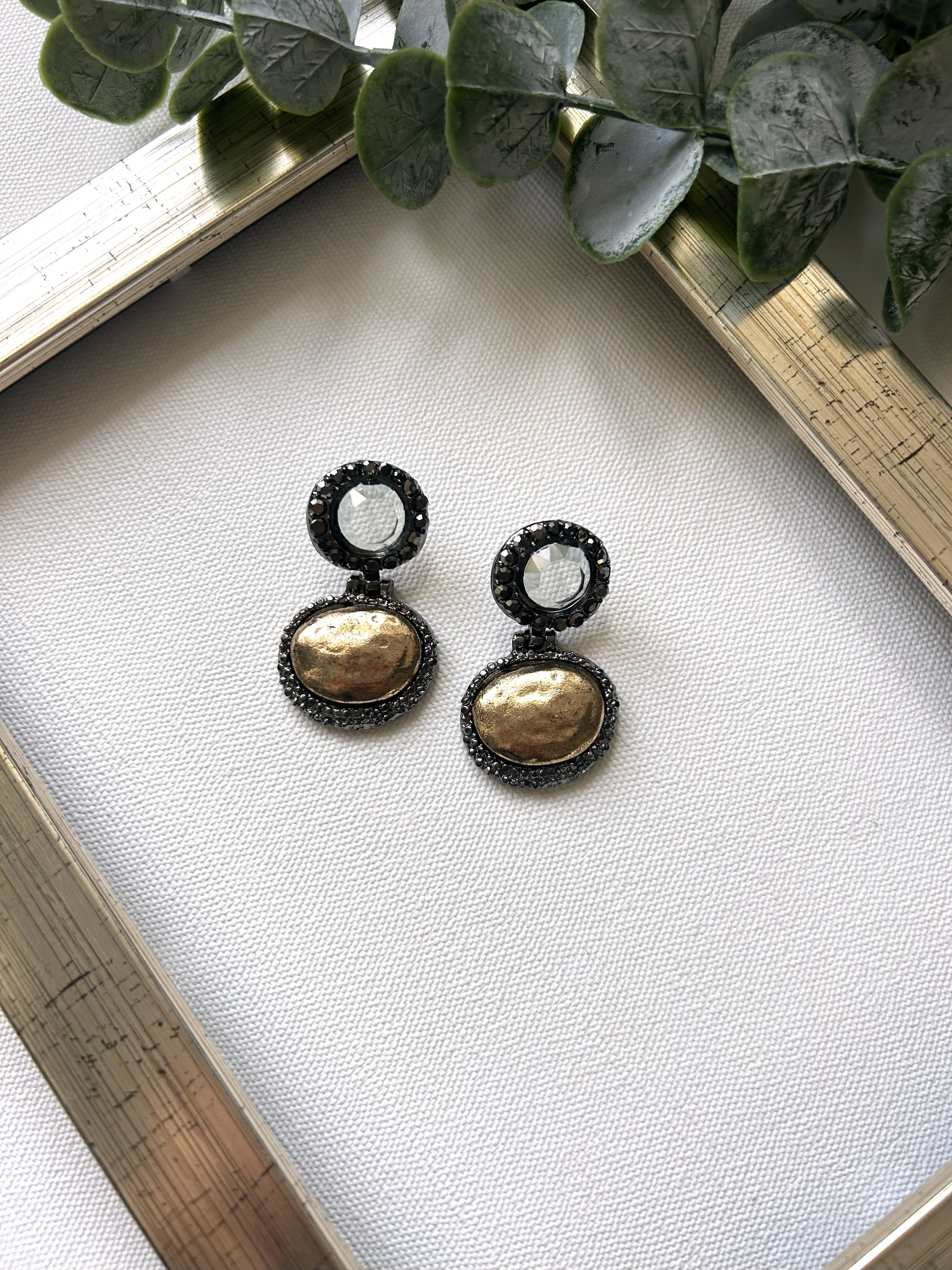 Marka Model Taş Detaylı Küpe