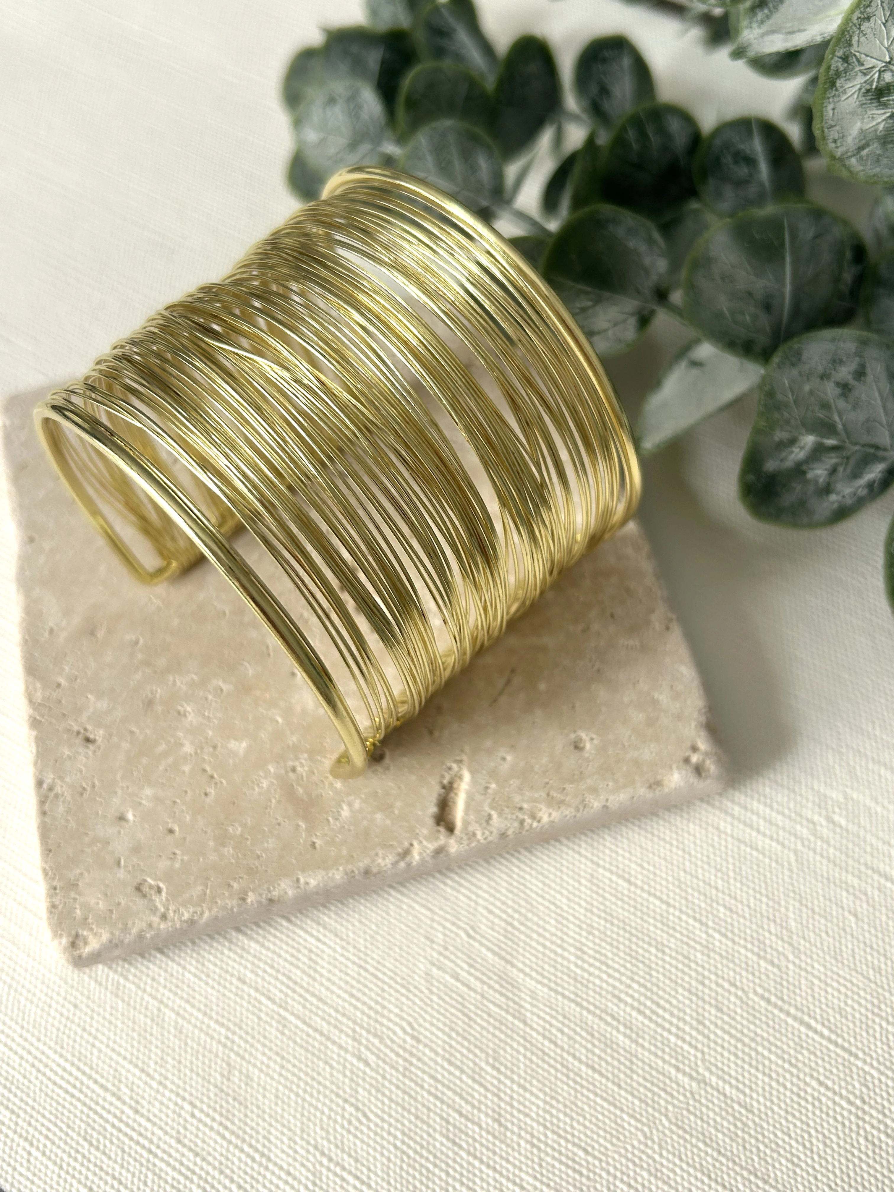 Çoklu Tel Detaylı Gold Kalın Kelepçe