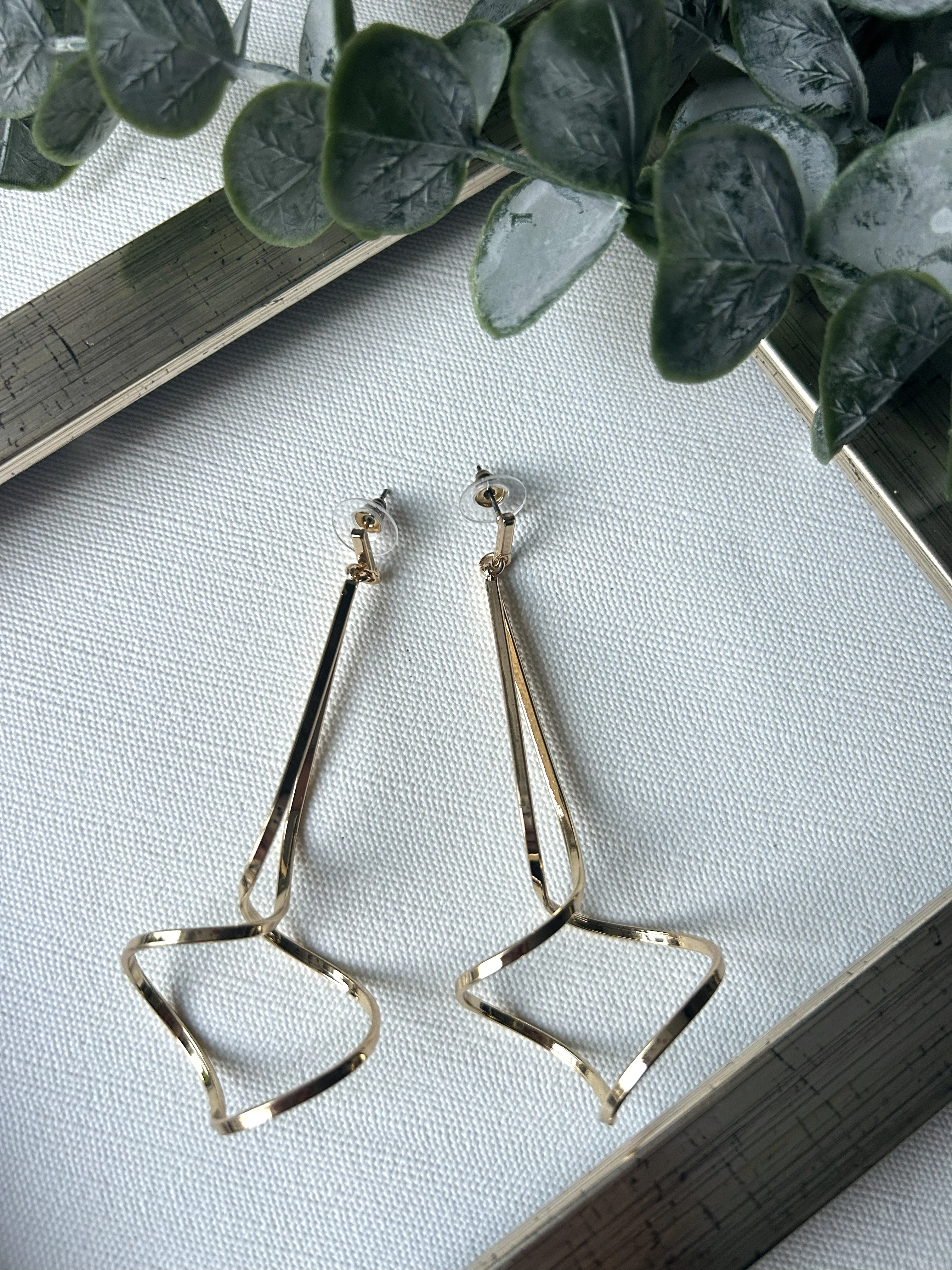 Sallantı Detaylı Gold Küpe