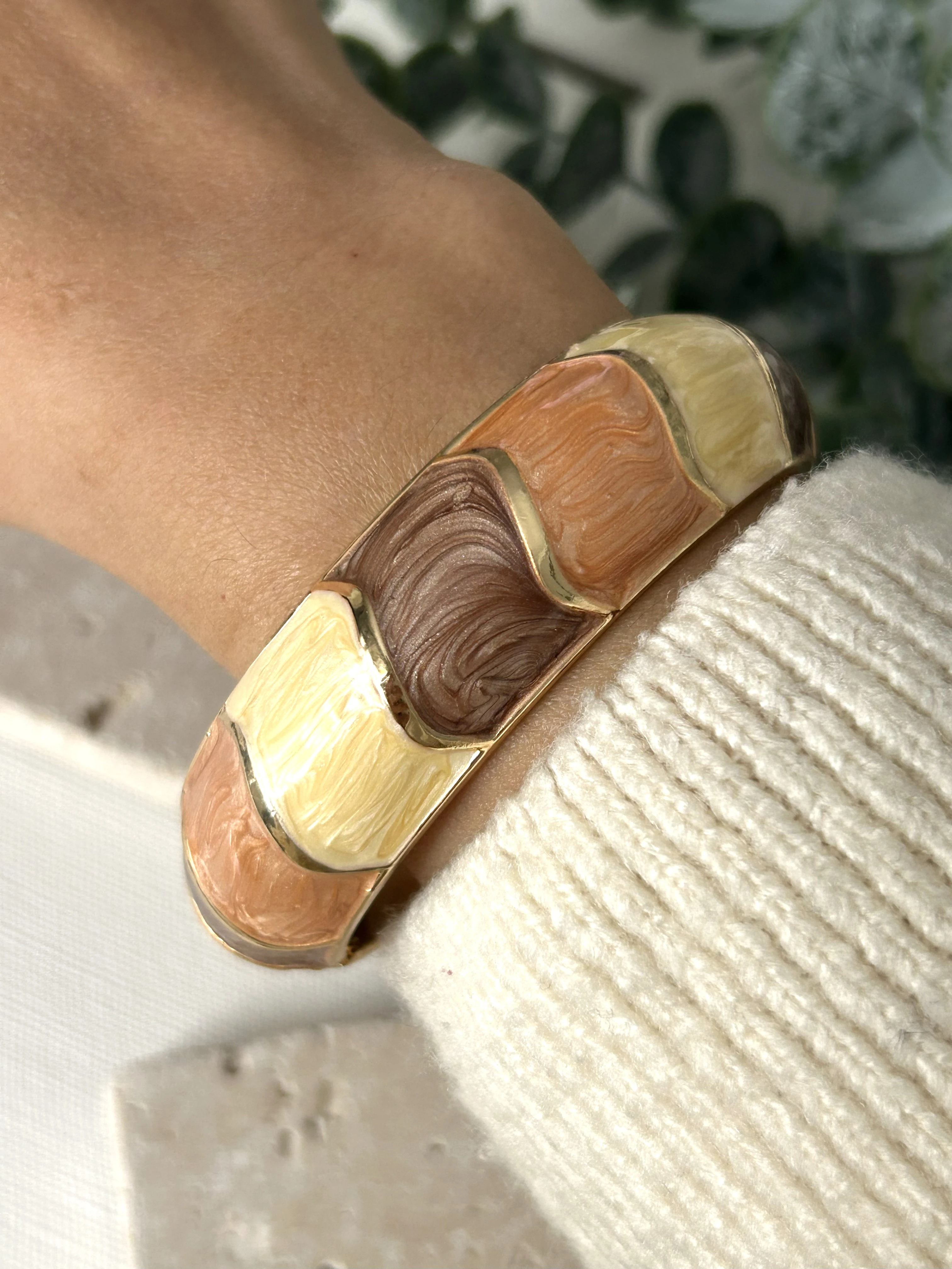 Kahverengi Detaylı Mineli Kelepçe