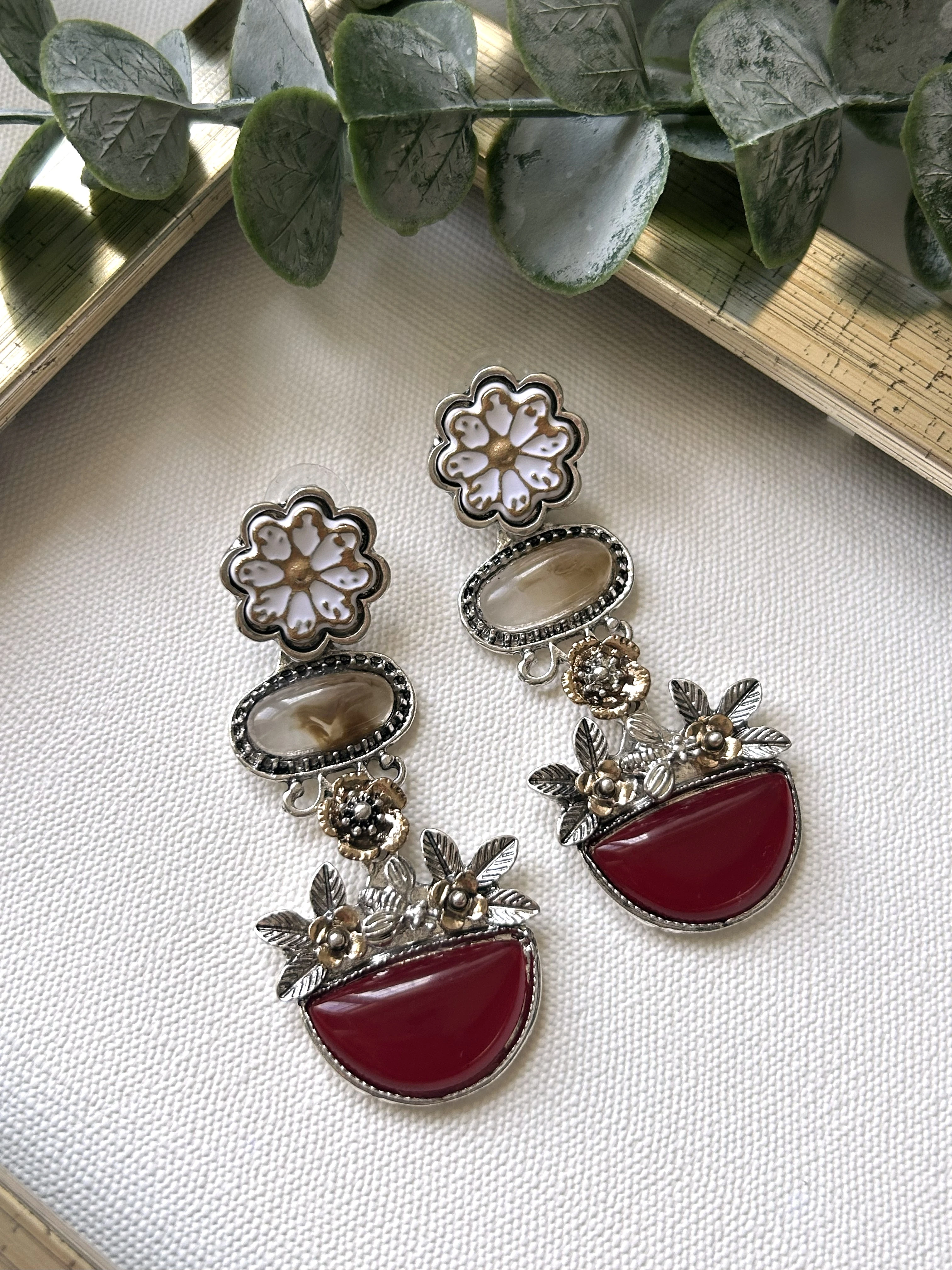 Vintage Çiçek & Kırmızı Taşlı Küpe