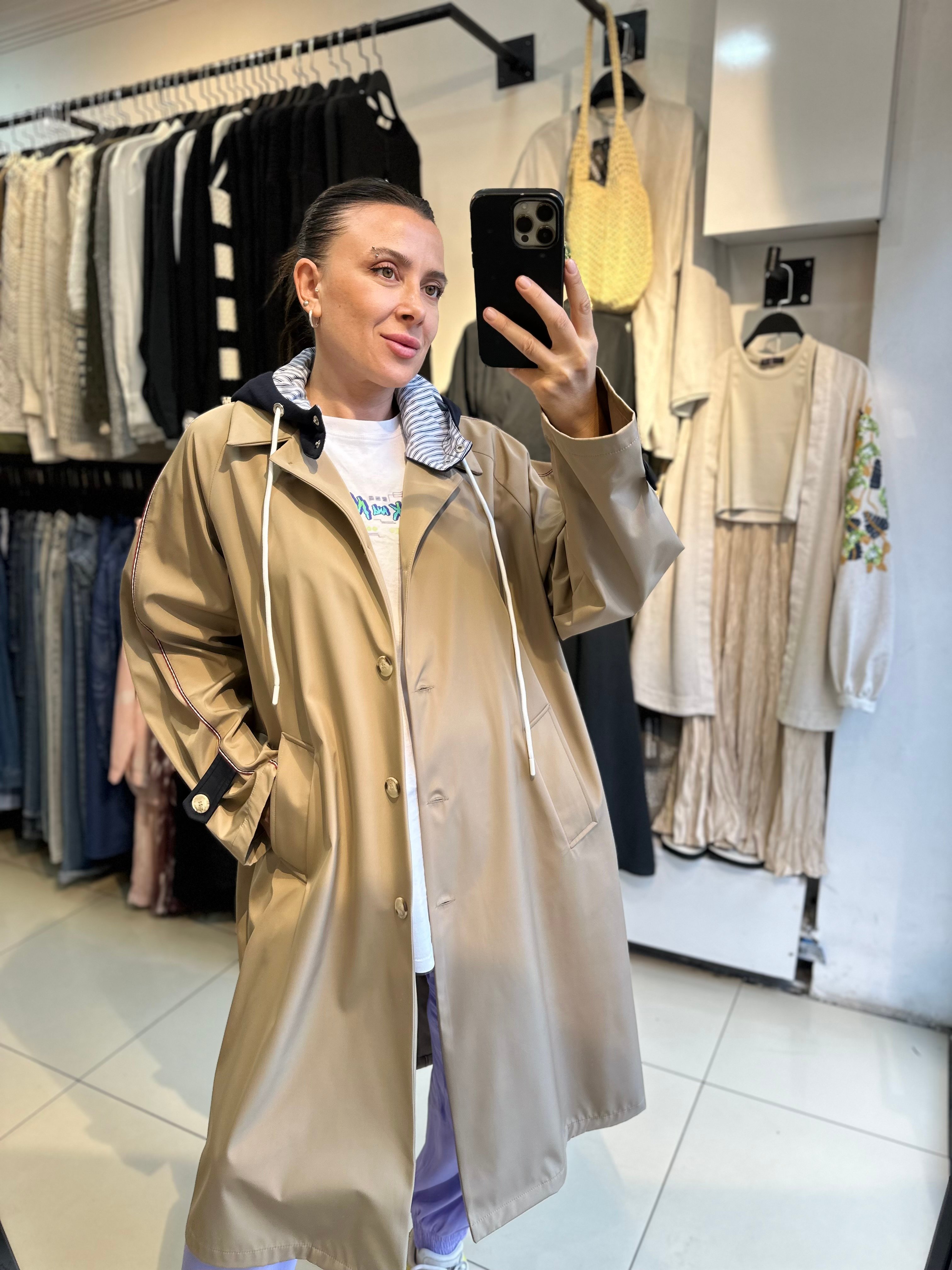 Kapüşonlu Kontrast Yaka Detaylı Oversize Trençkot 
