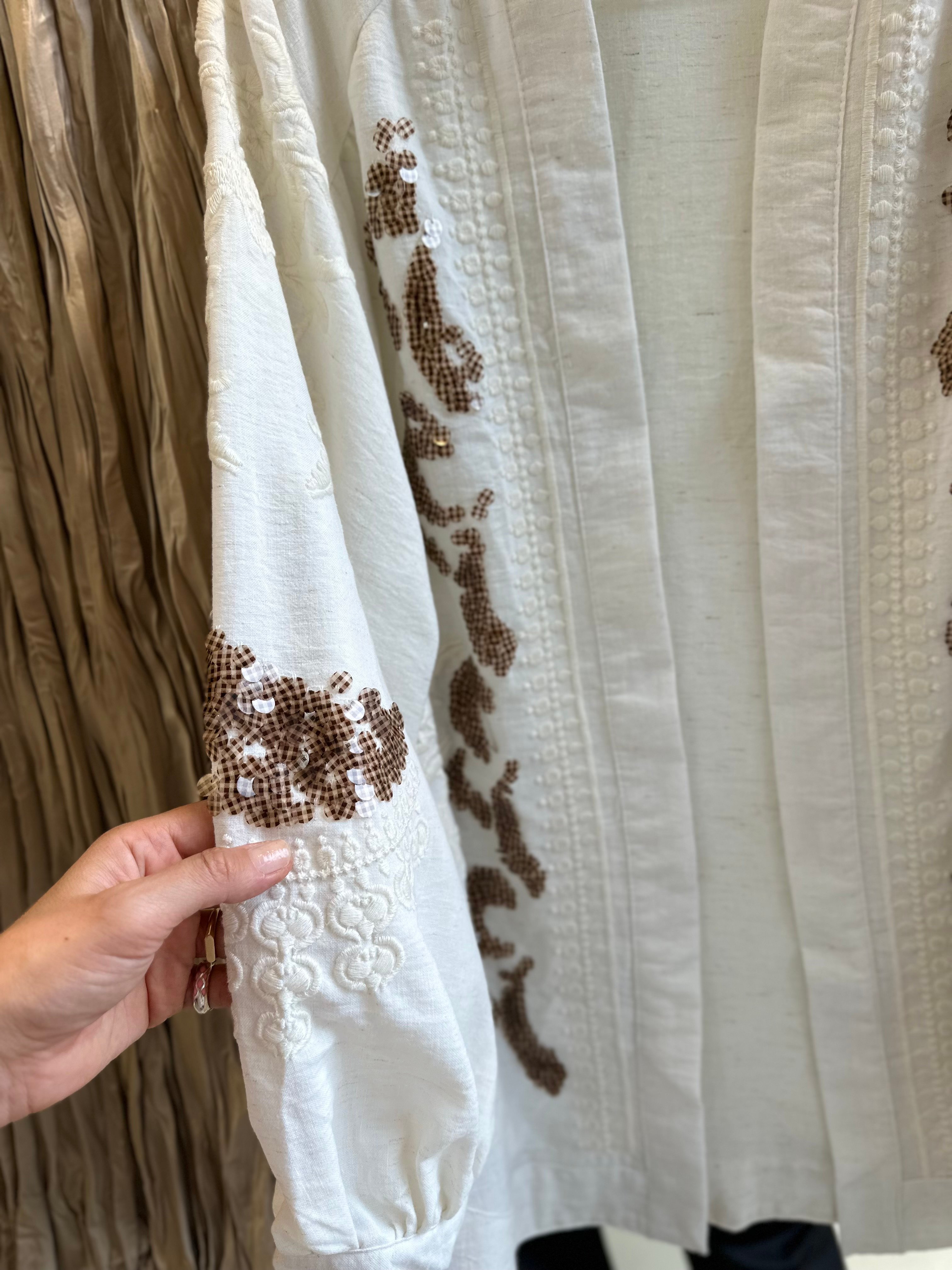 Bej Renk İşlemeli Kaftan