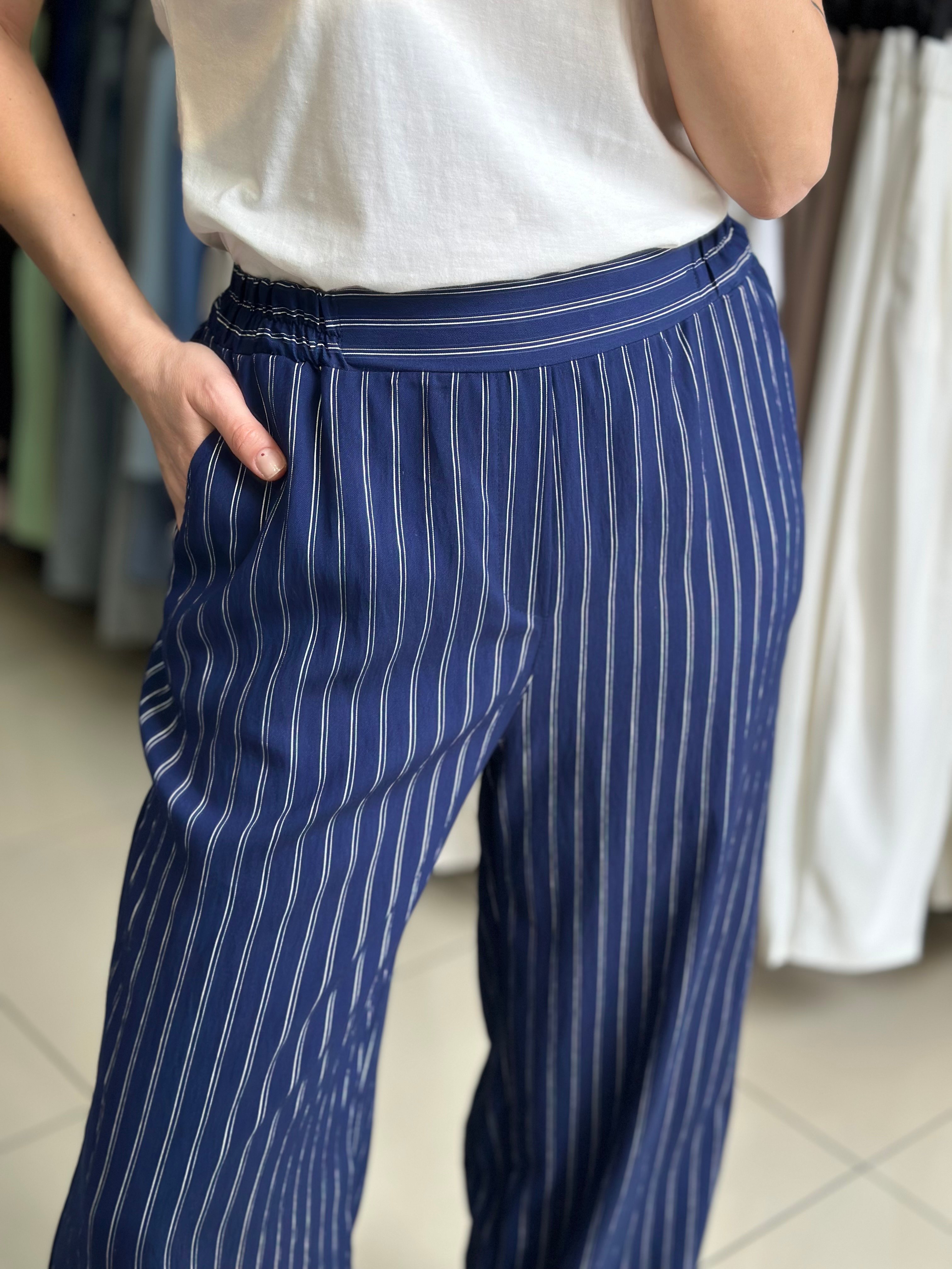 Lacivert Çizgili Dökümlü Pantolon