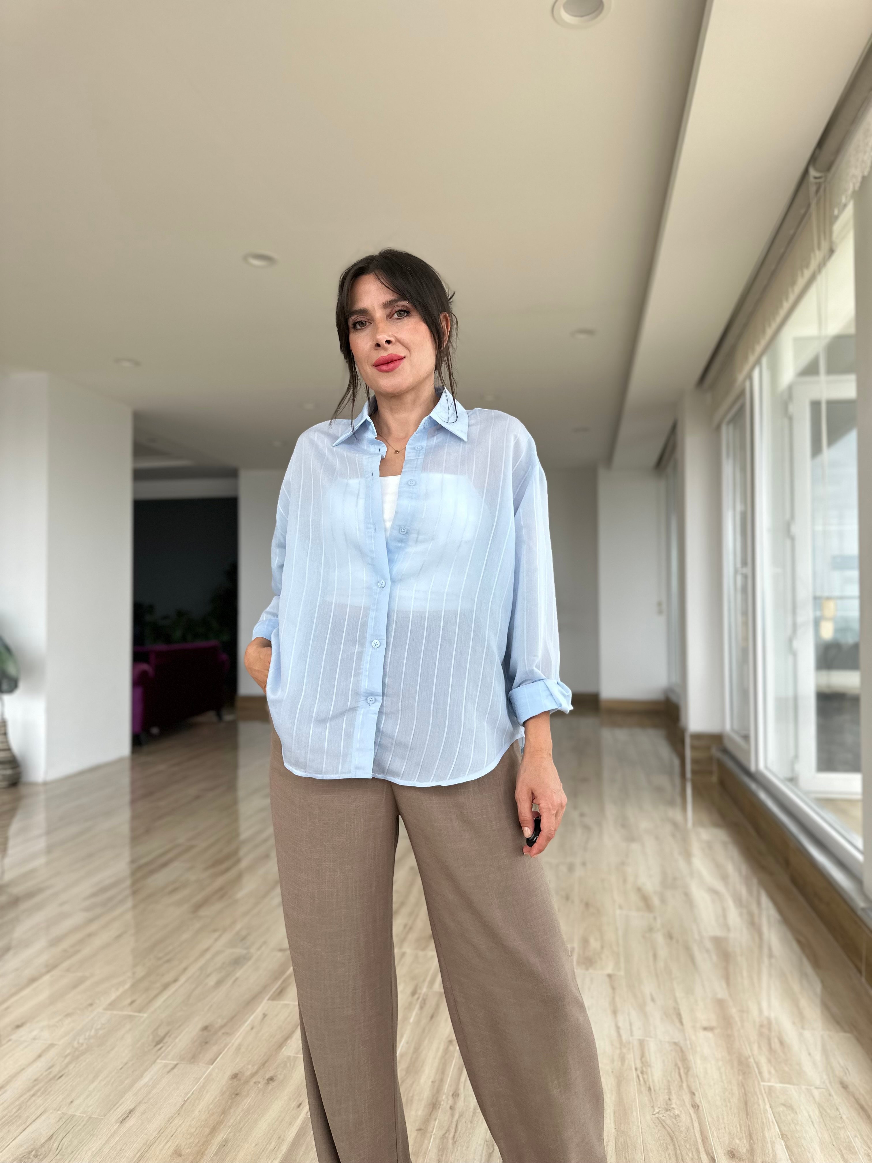 İnce Mavi Gömlek