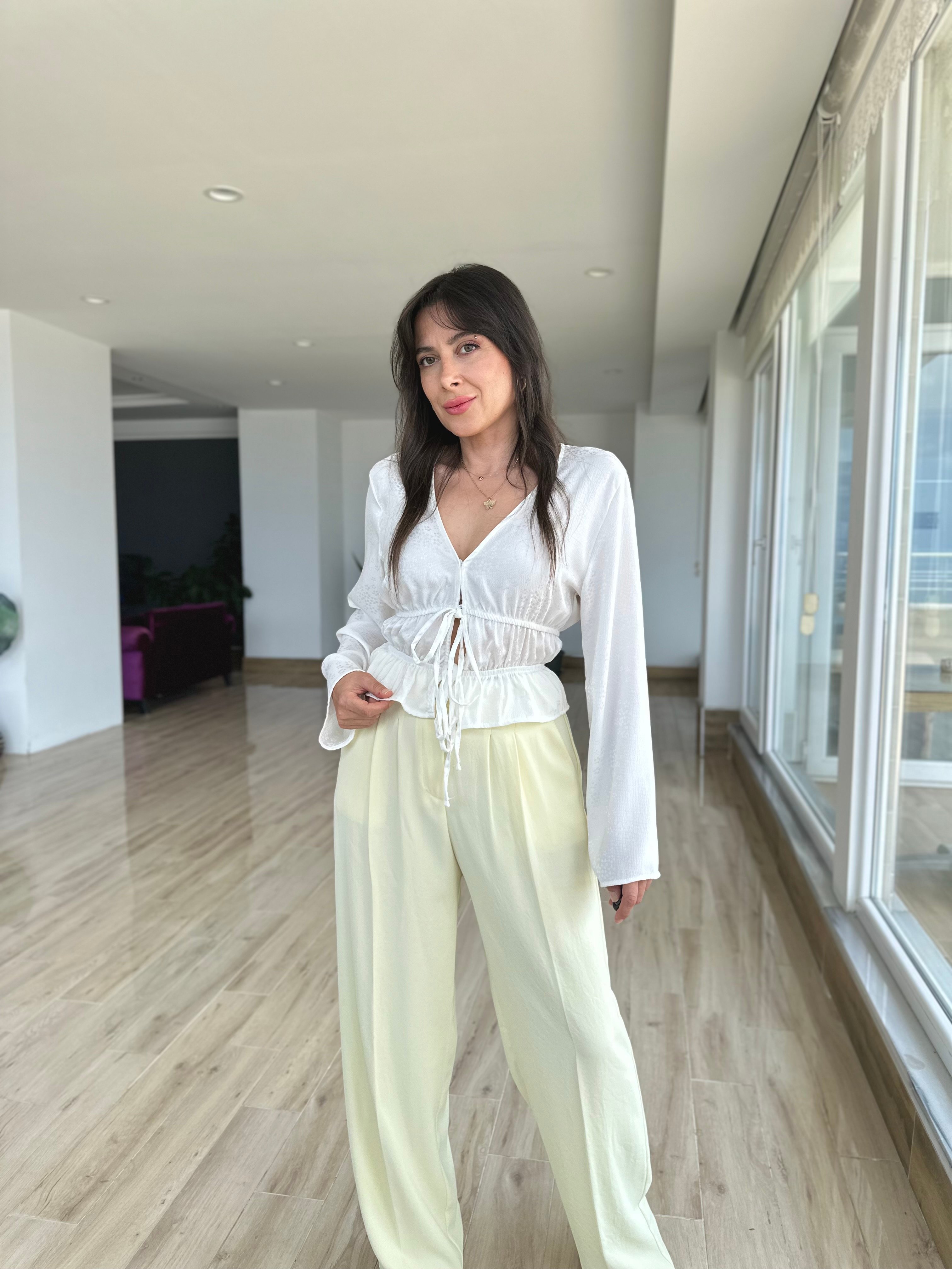 Büzgü Detaylı Beyaz Renk Bluz