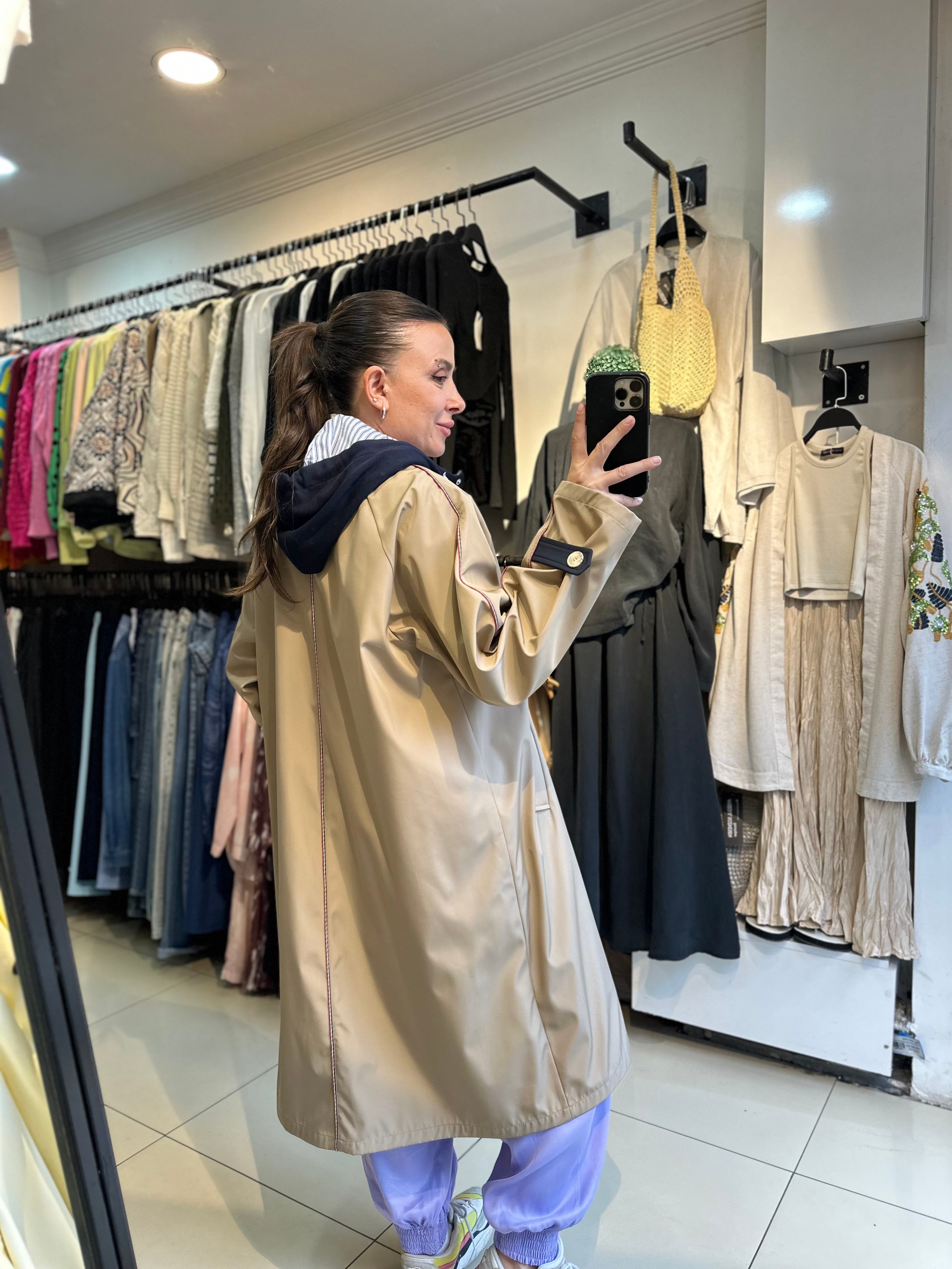 Kapüşonlu Kontrast Yaka Detaylı Oversize Trençkot 