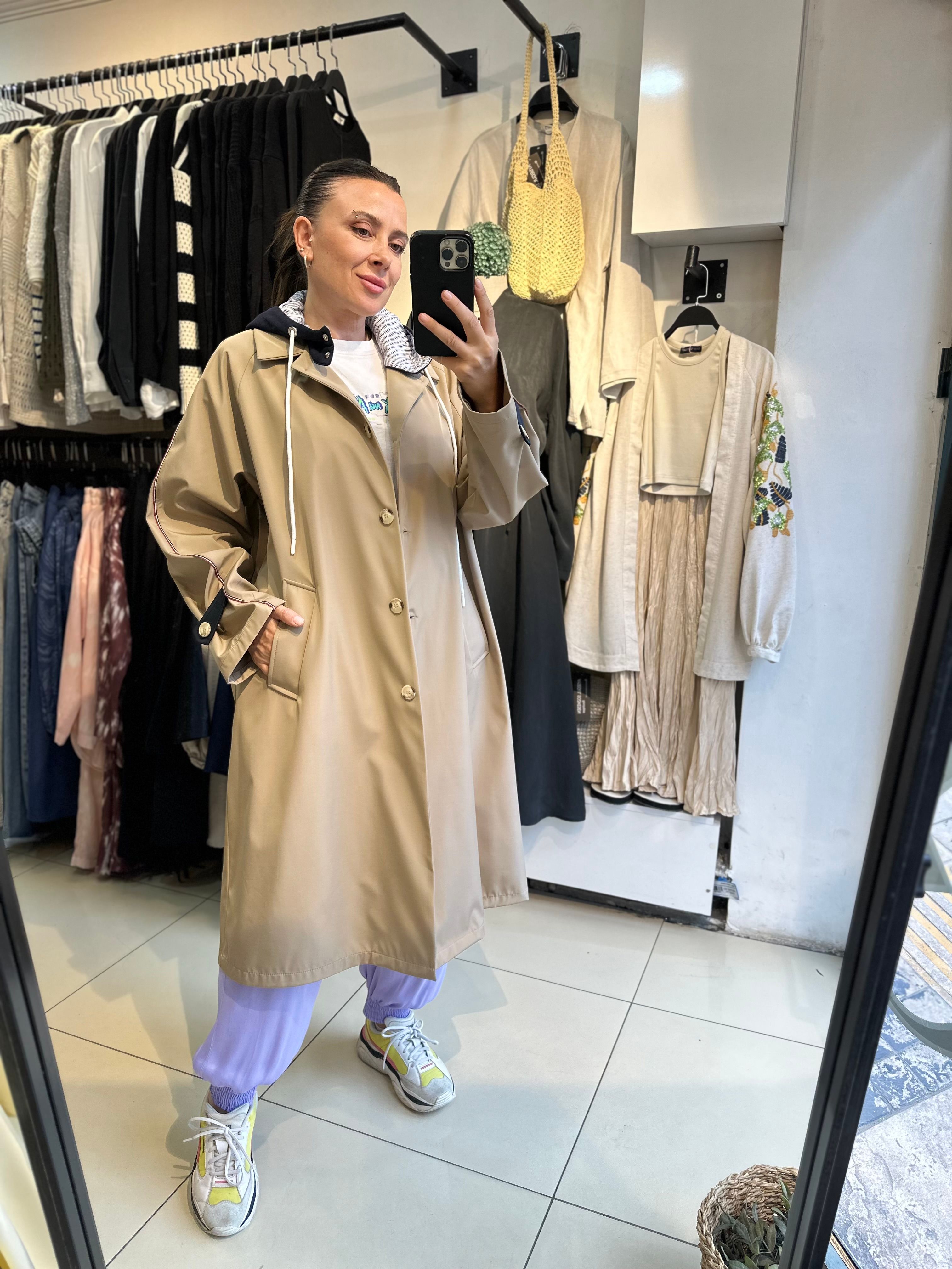 Kapüşonlu Kontrast Yaka Detaylı Oversize Trençkot 