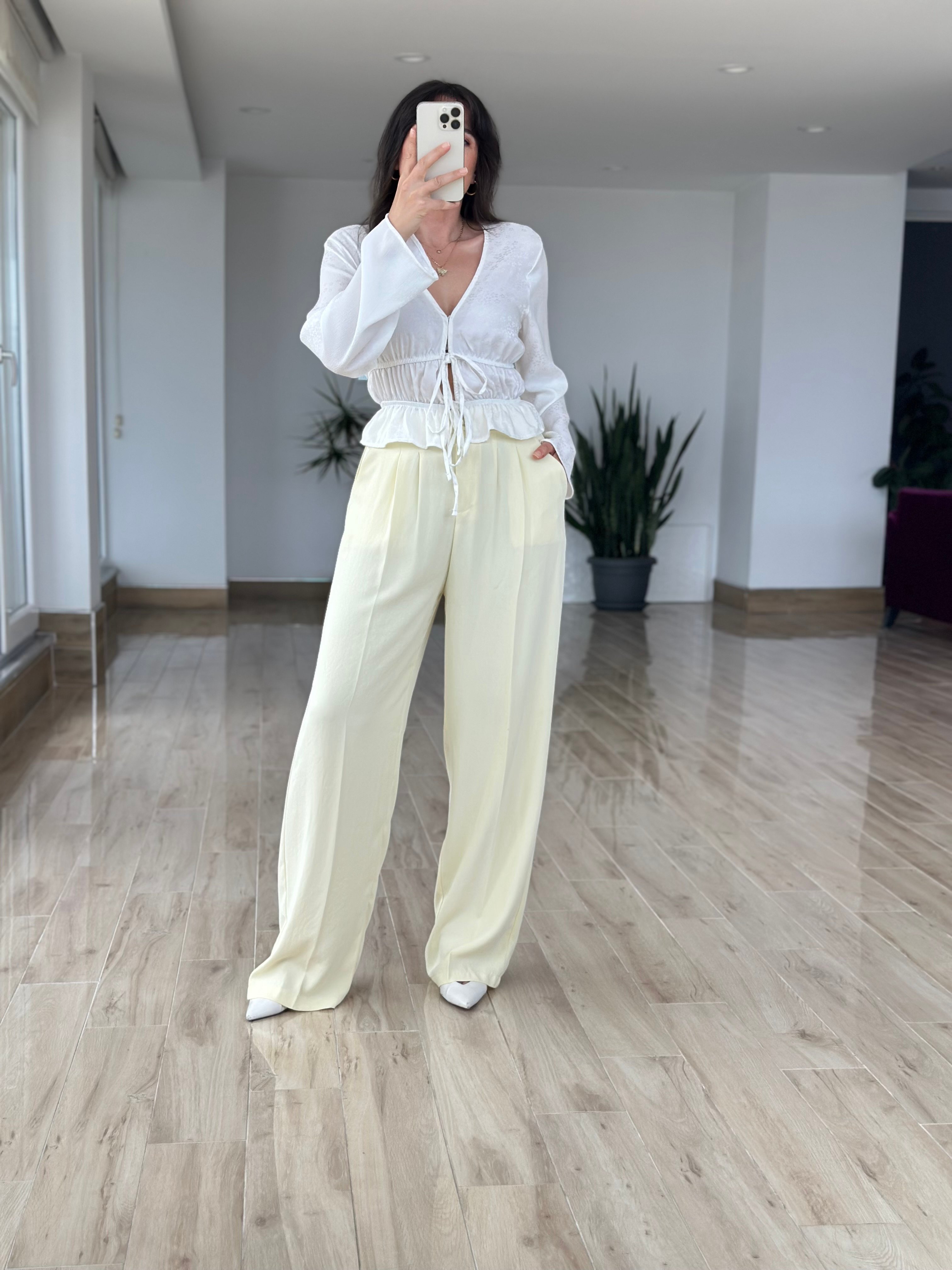 Büzgü Detaylı Beyaz Renk Bluz