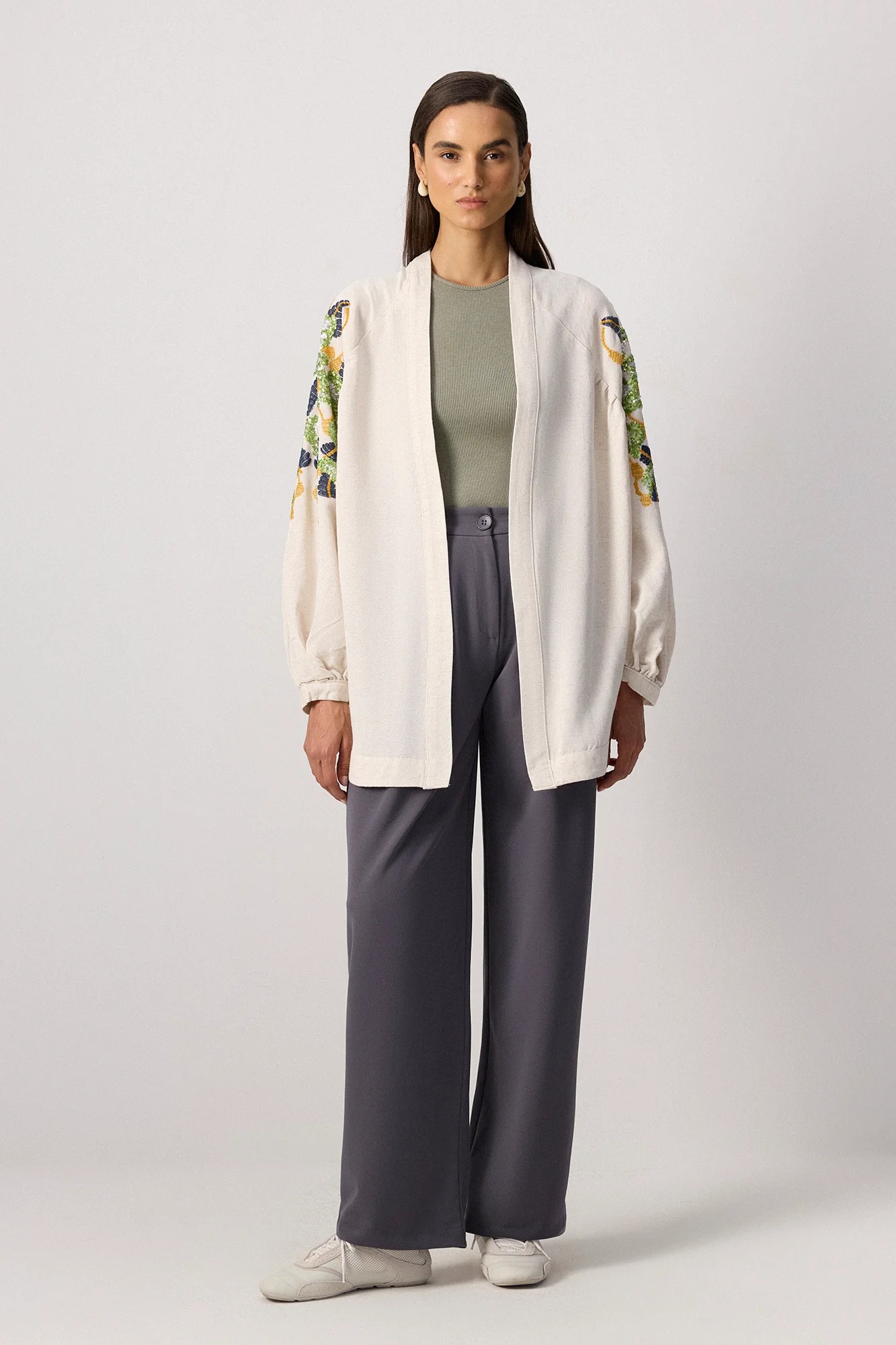 Bej Renk Boncuk İşlemeli Kaftan