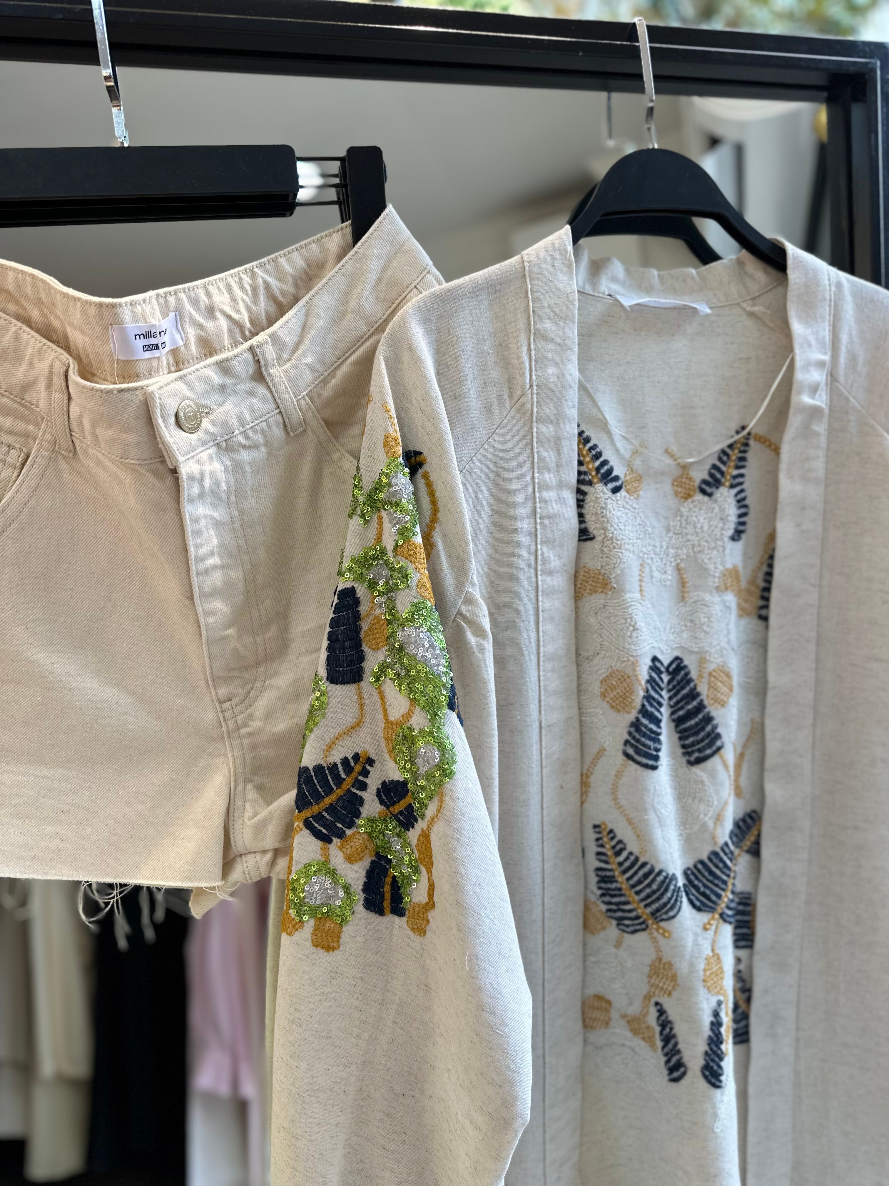 Bej Renk Boncuk İşlemeli Kaftan
