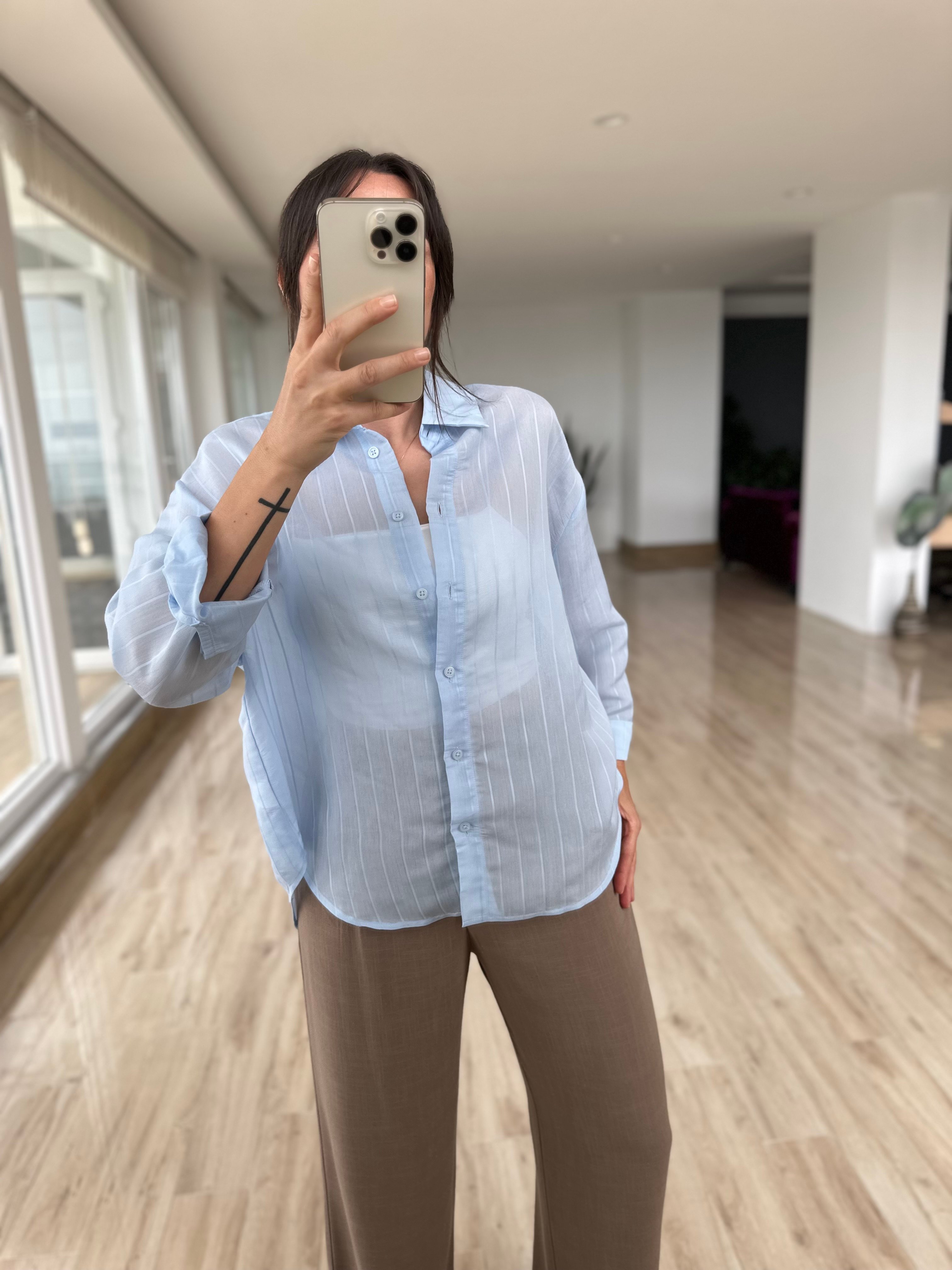 İnce Mavi Gömlek