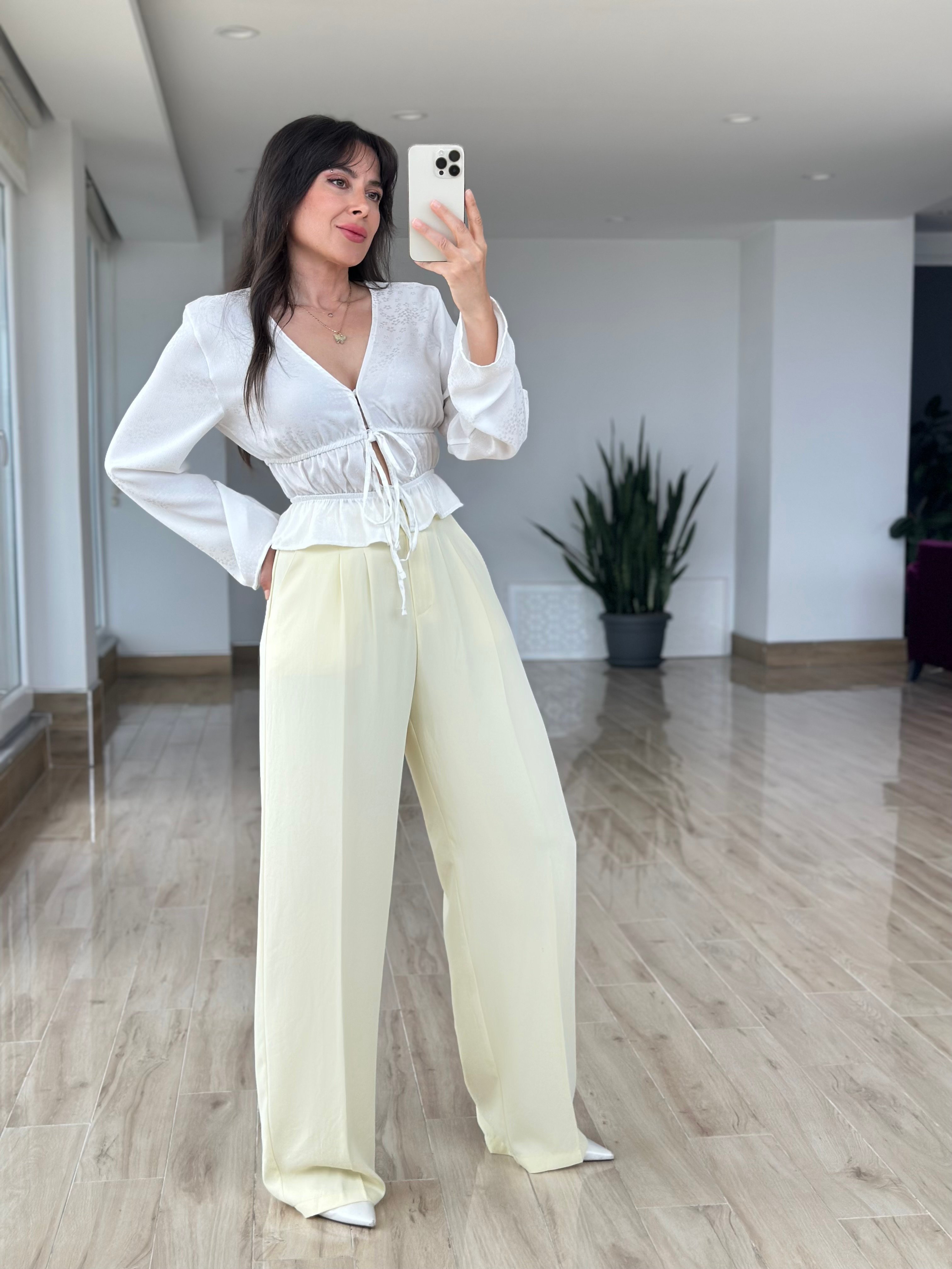 Büzgü Detaylı Beyaz Renk Bluz