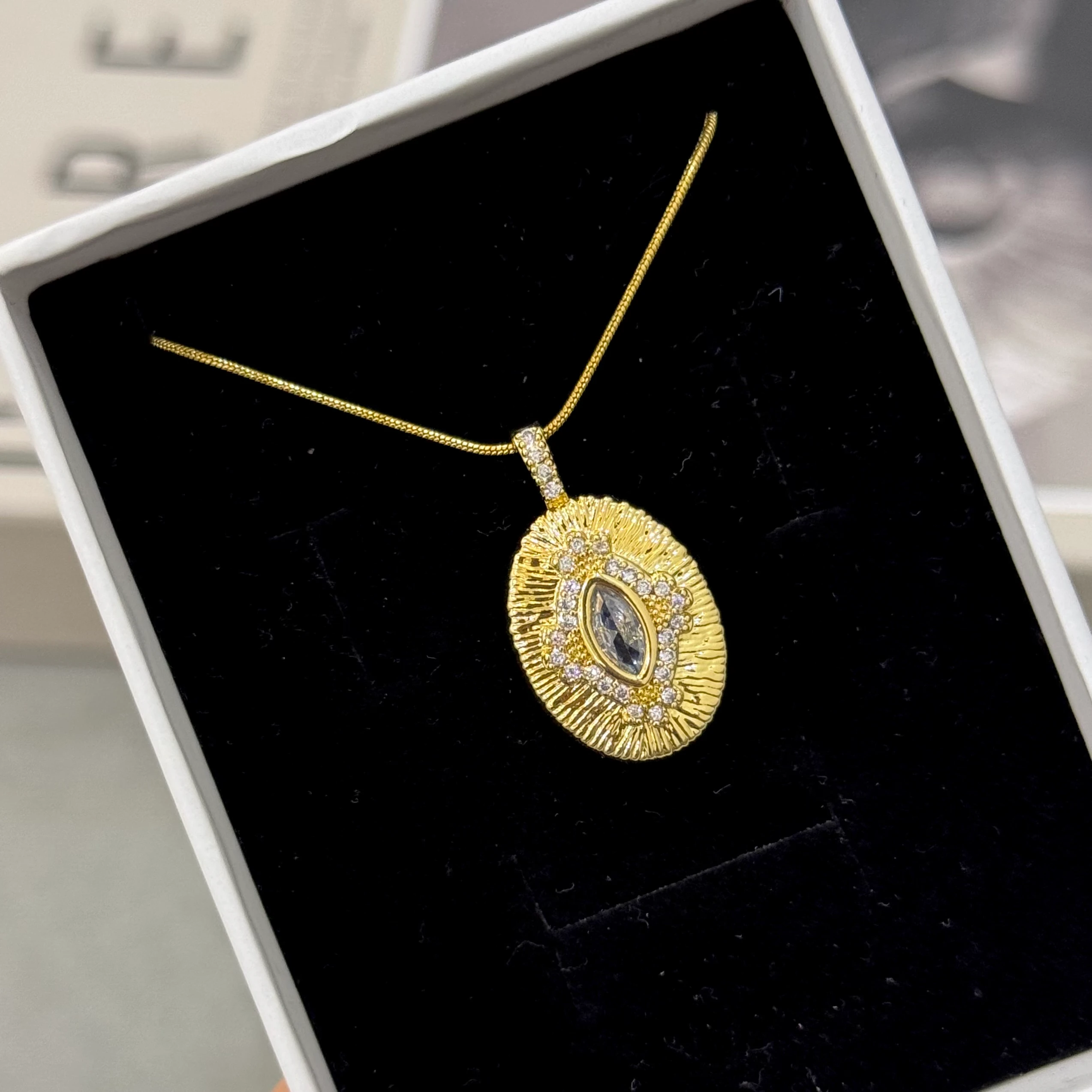 Çelik Vintage kolye 