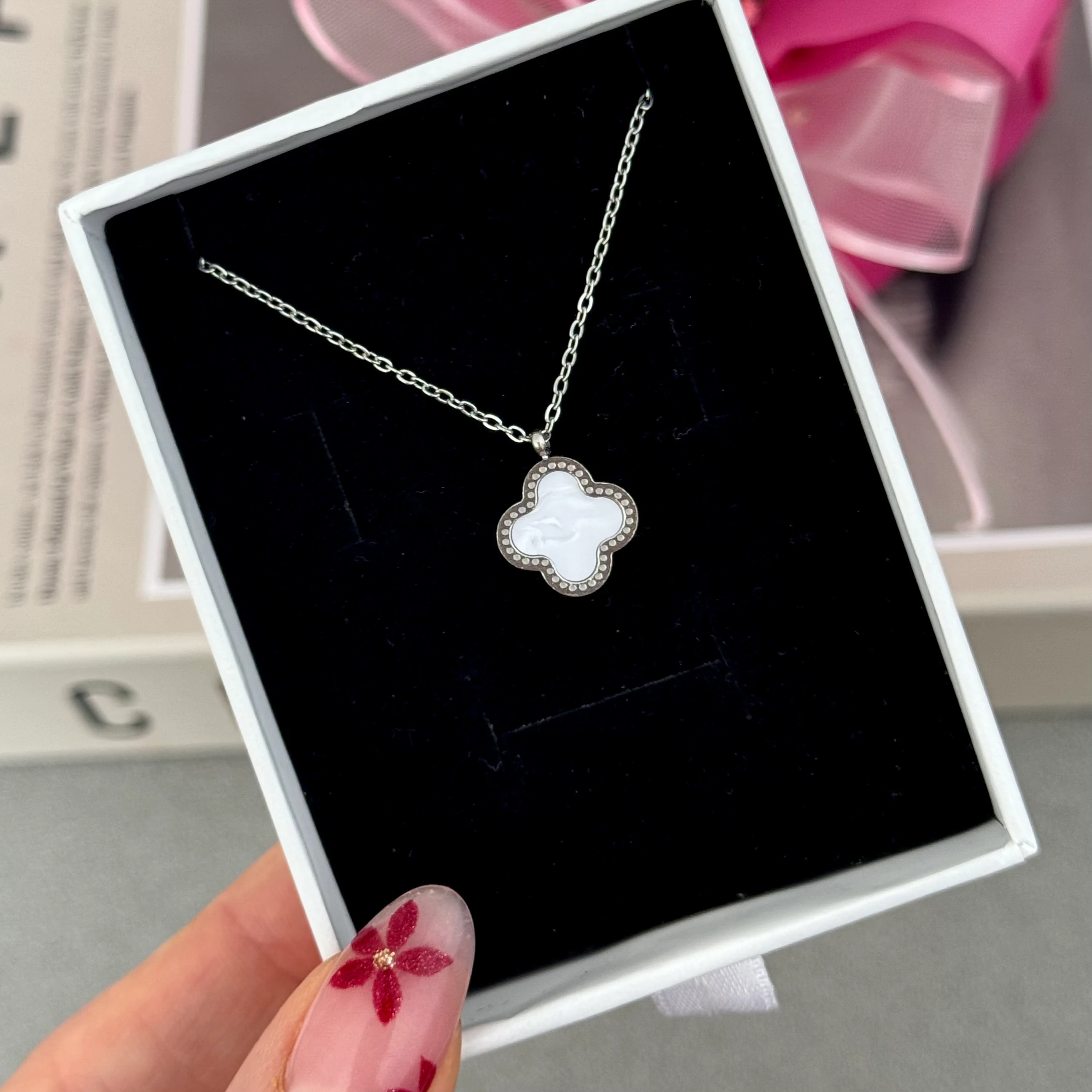 Silver - Beyaz Tek yonca çelik kolye 