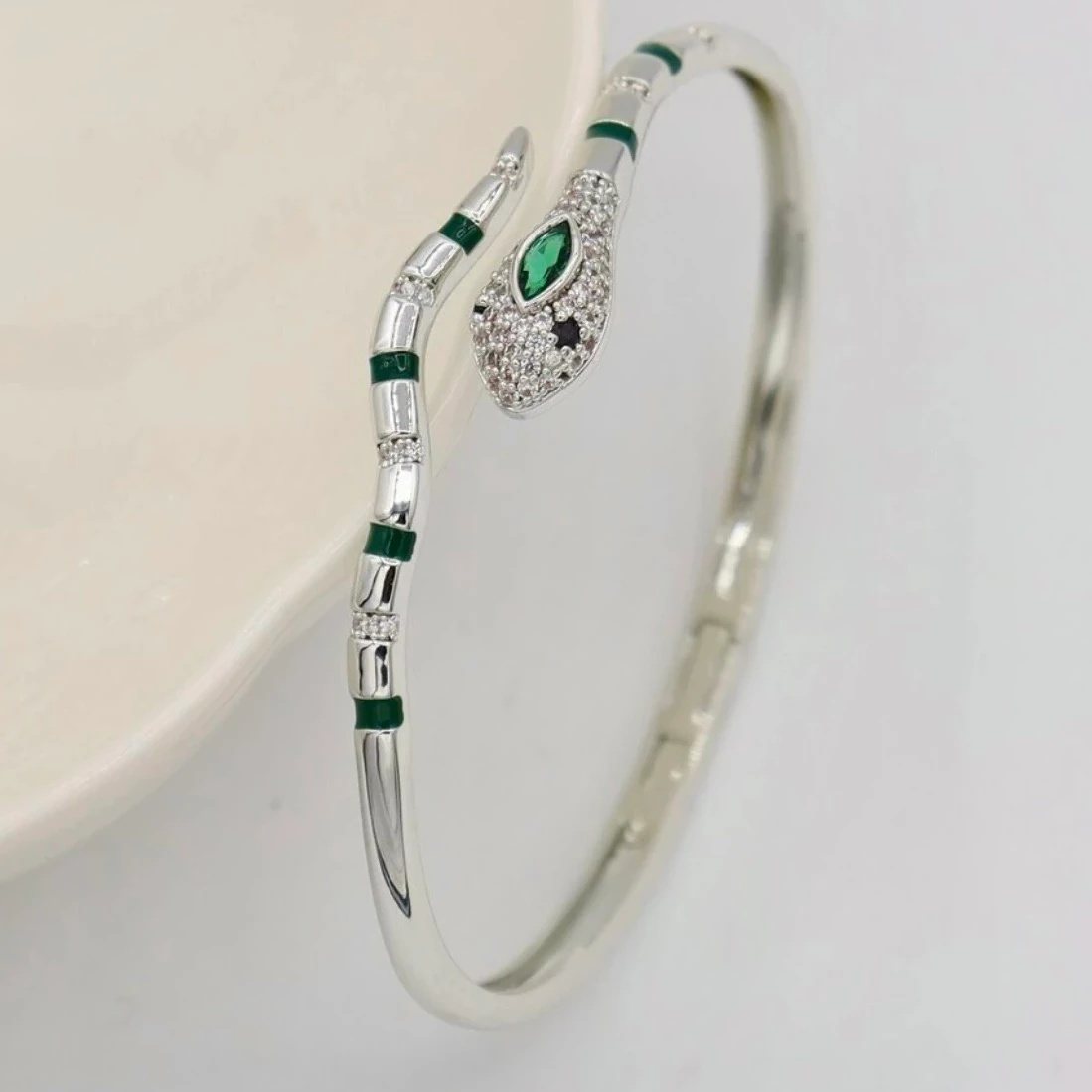 Premium | Taşlı silver yılan kelepçe