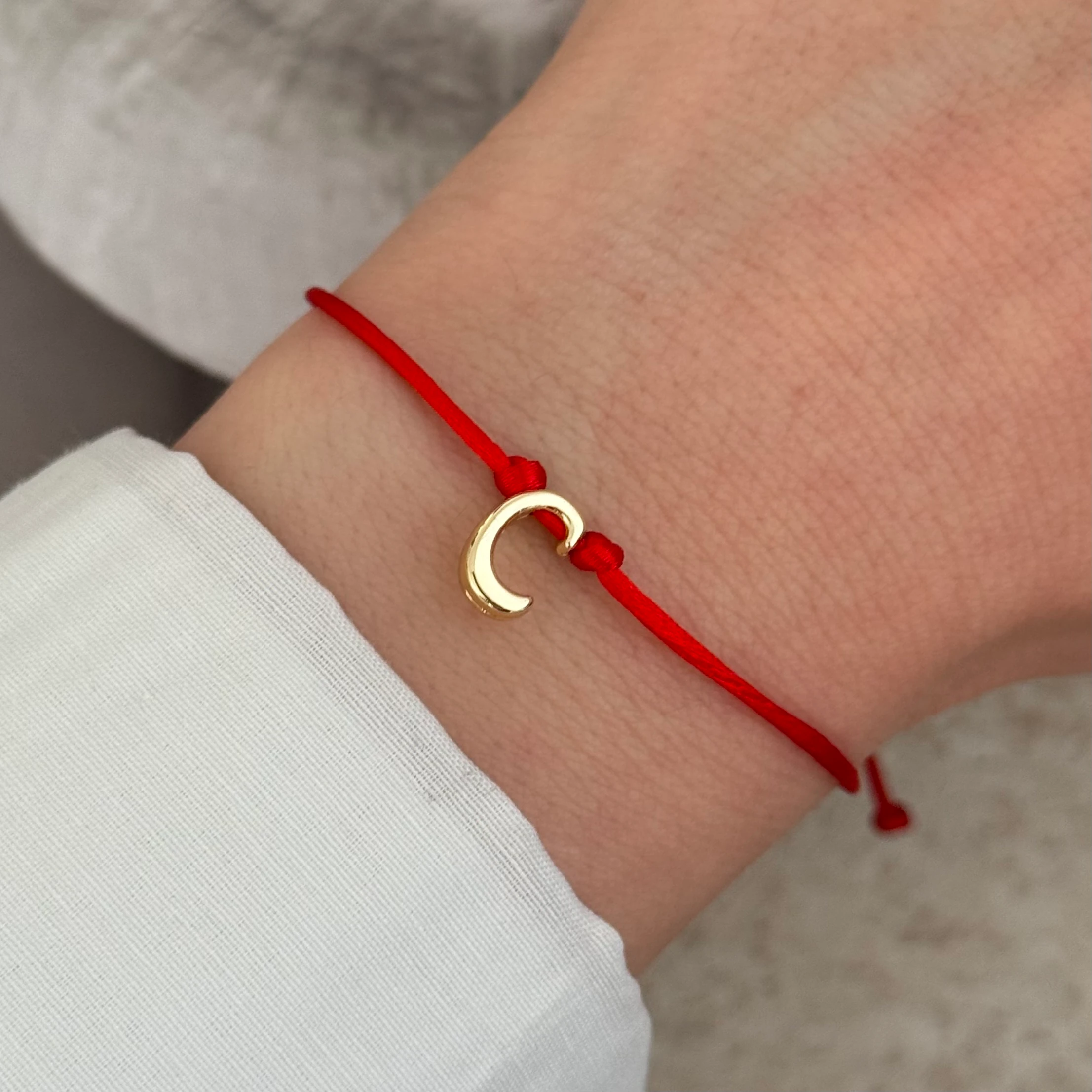 kırmızı ip harf bileklik 