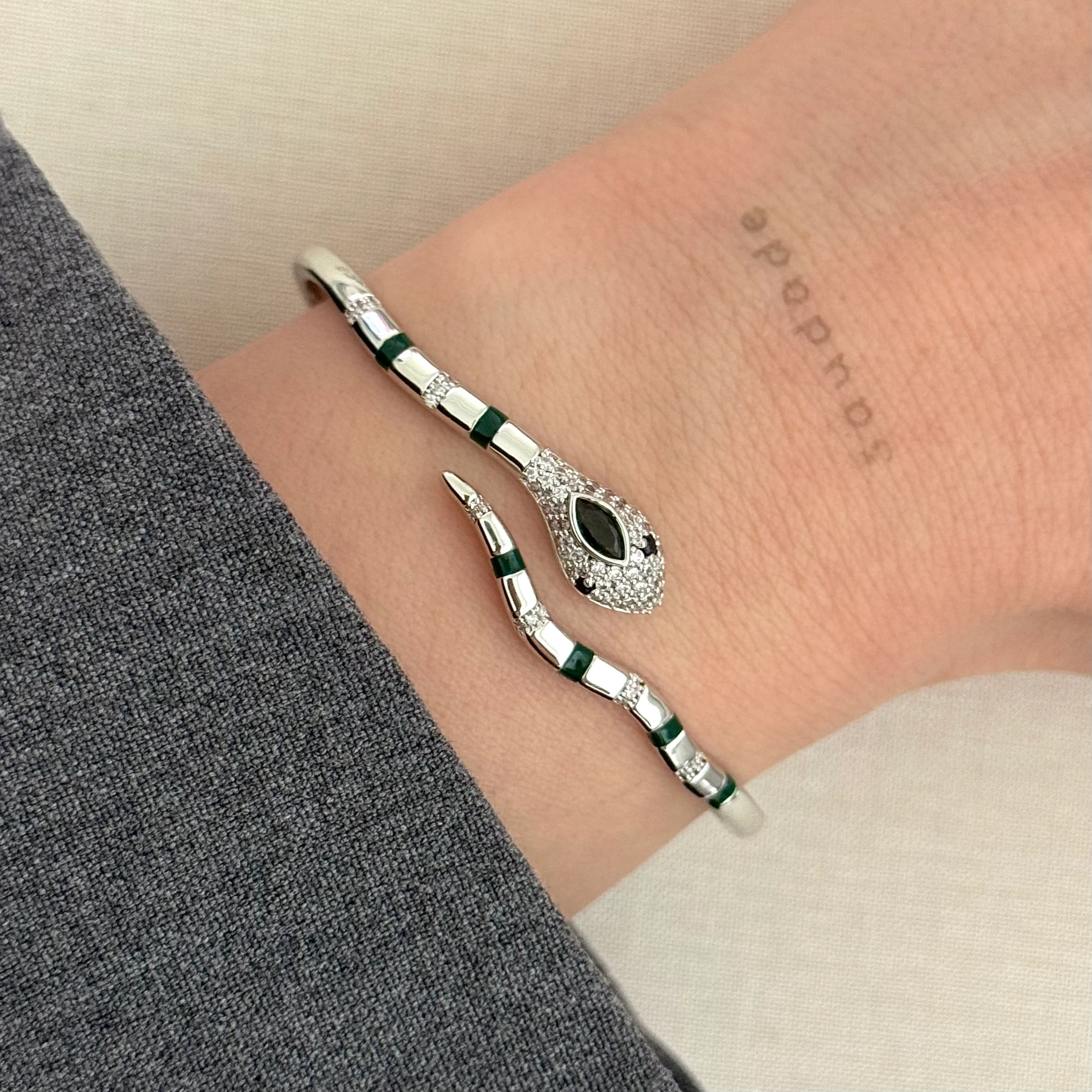 Premium | Taşlı silver yılan kelepçe