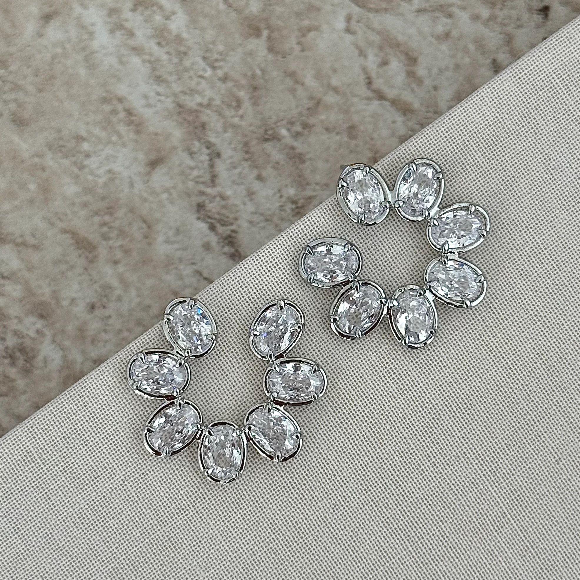 Vıp | Silver Oval Taşlı Flower küpe 