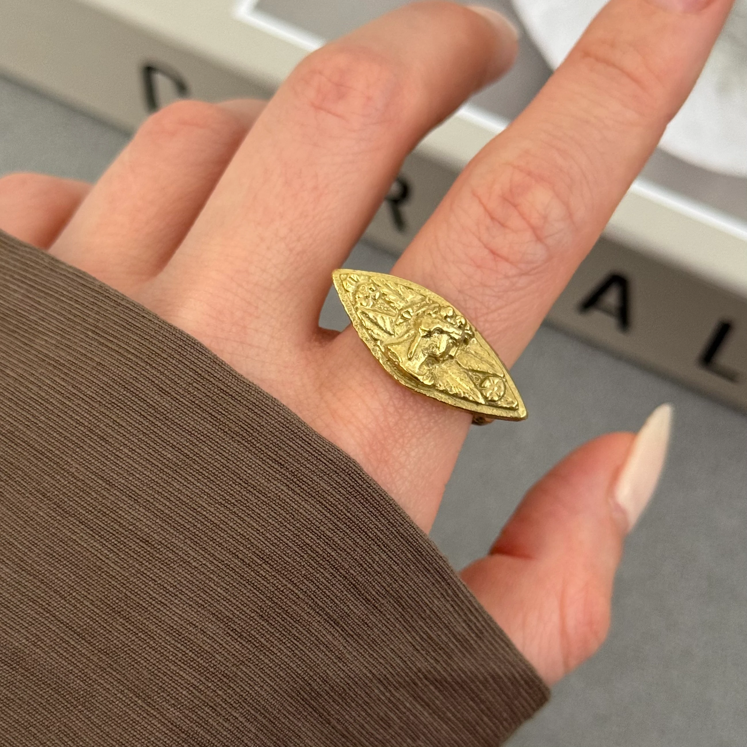 Vintage saf pirinç cesar yüzük 