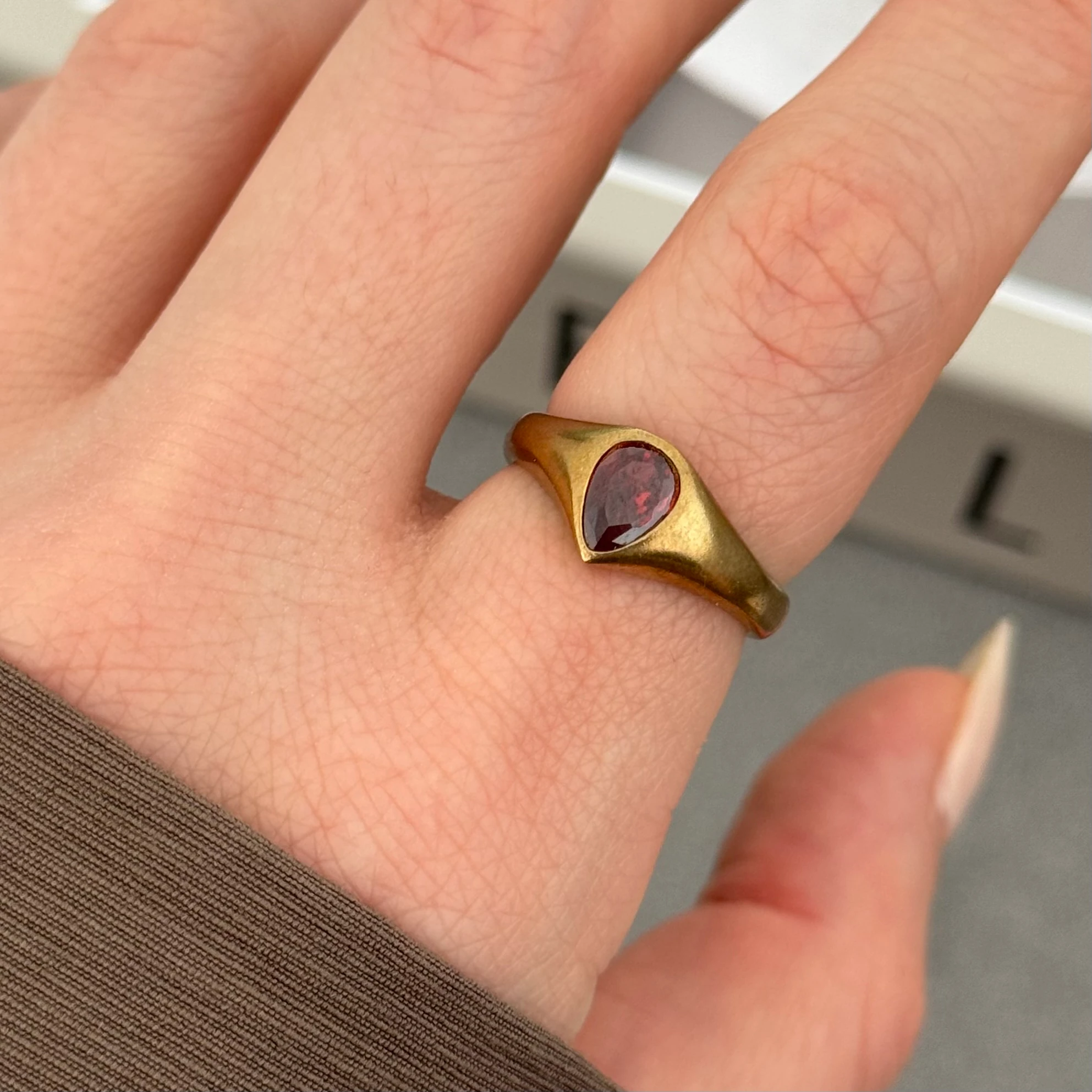 Saf pirinç damla taşlı yüzük 