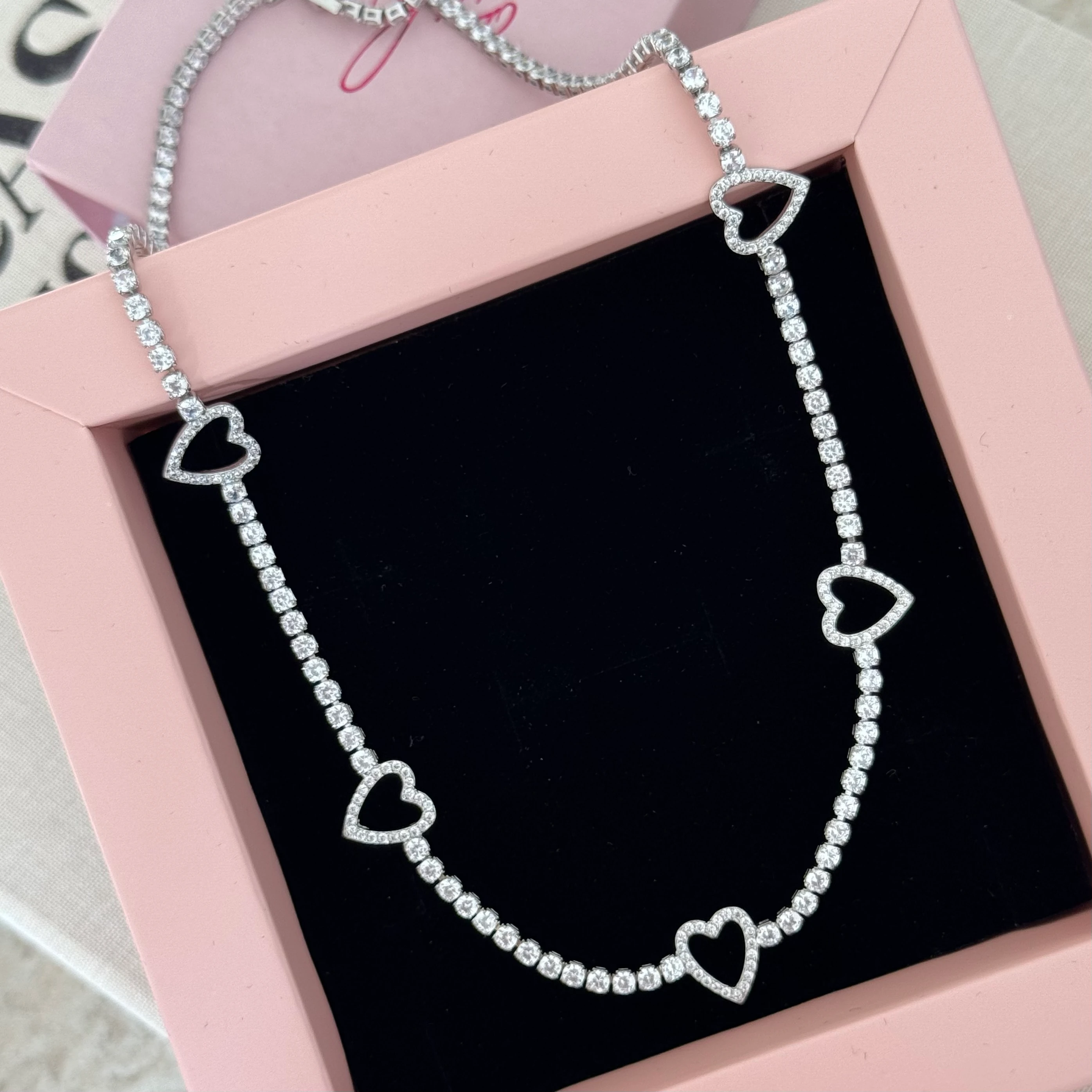 Zirkon taş Ortası boş kalpli su yolu kolye 