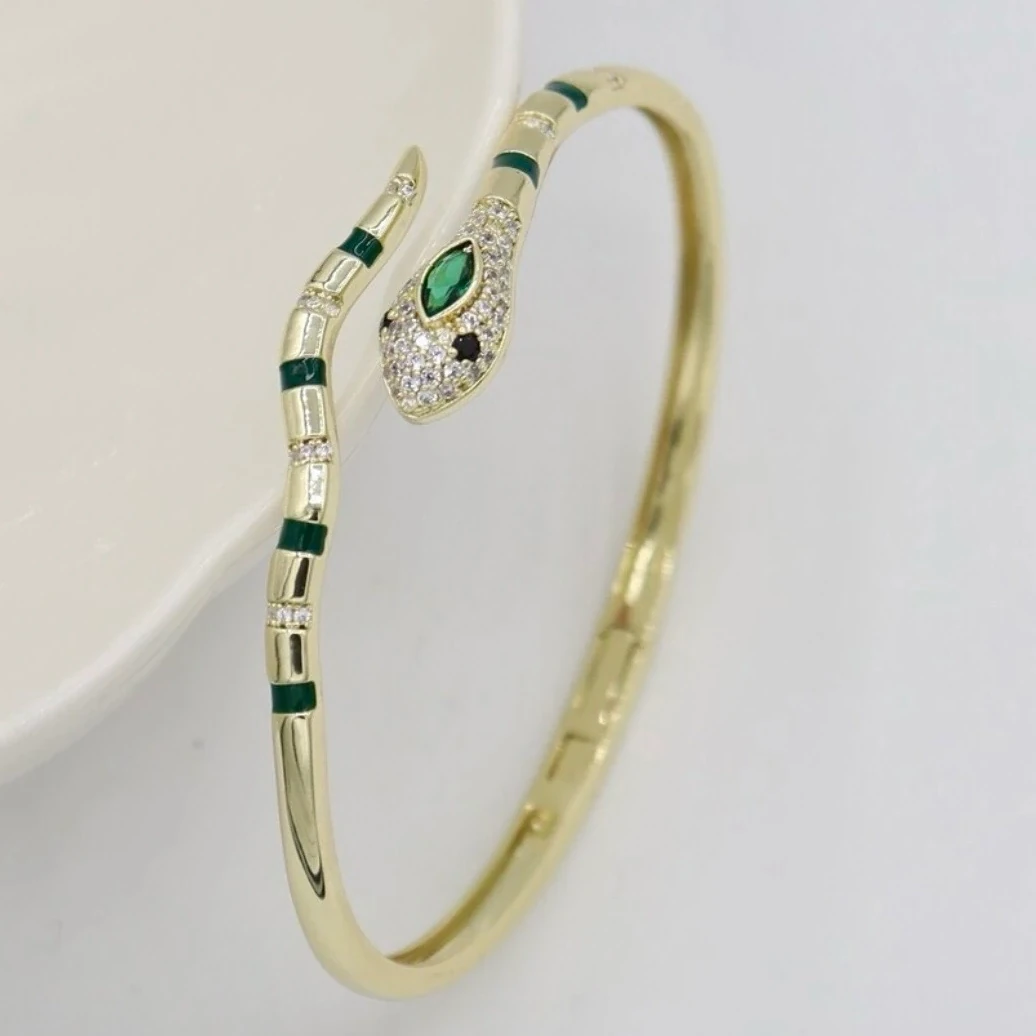 Premium | Taşlı gold yılan kelepçe 