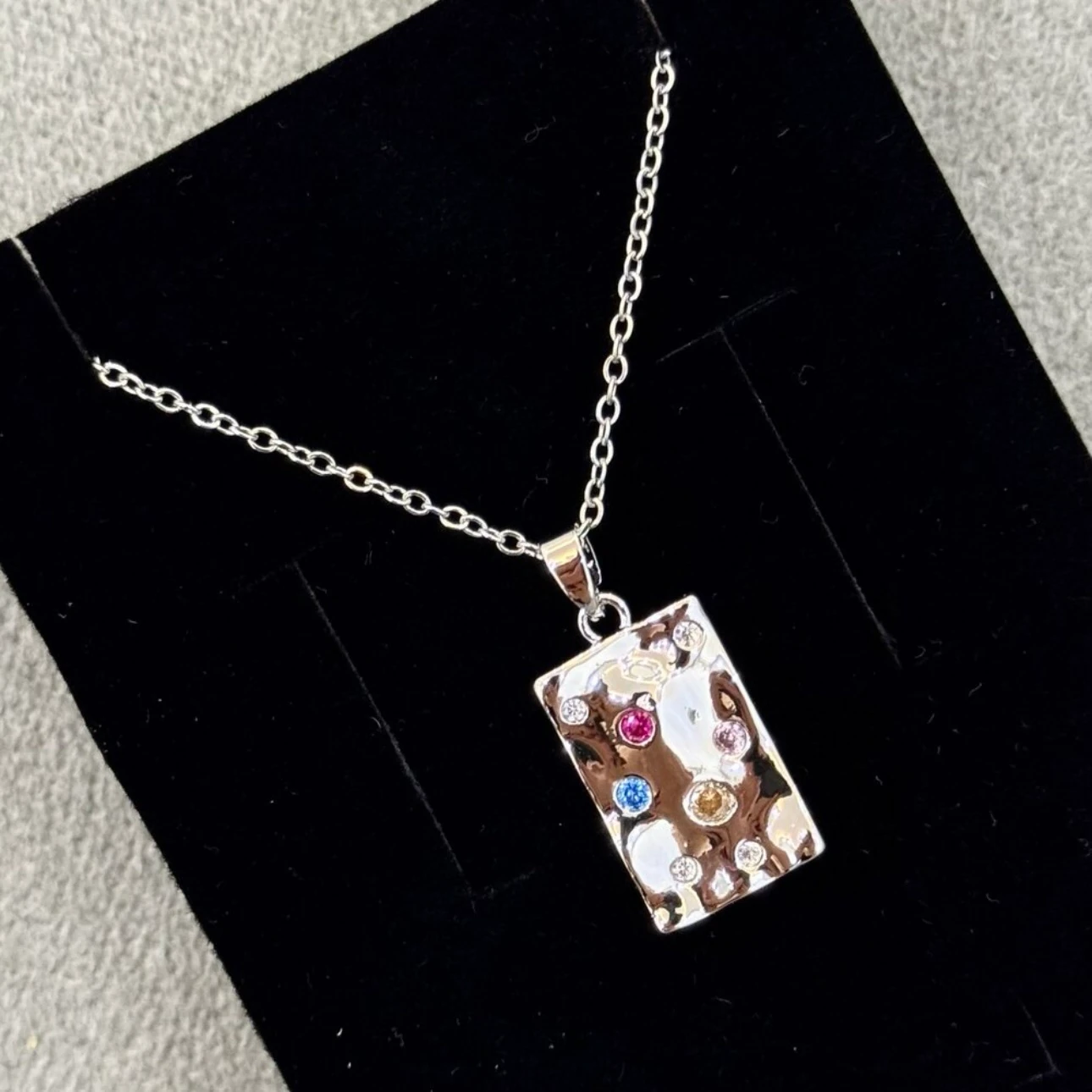 Renkli taşlı çelik Pinterest kolye 