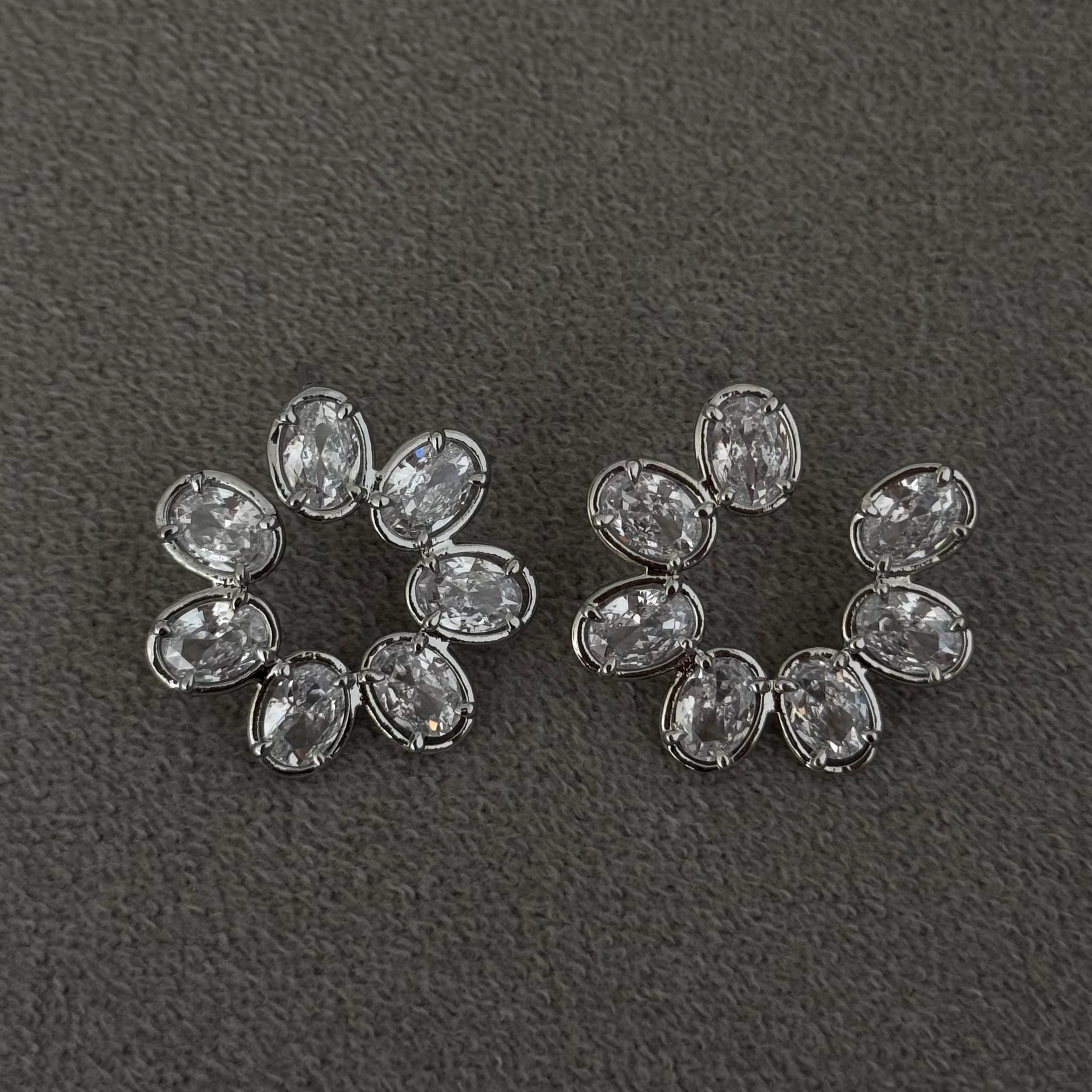 Vıp | Silver Oval Taşlı Flower küpe 