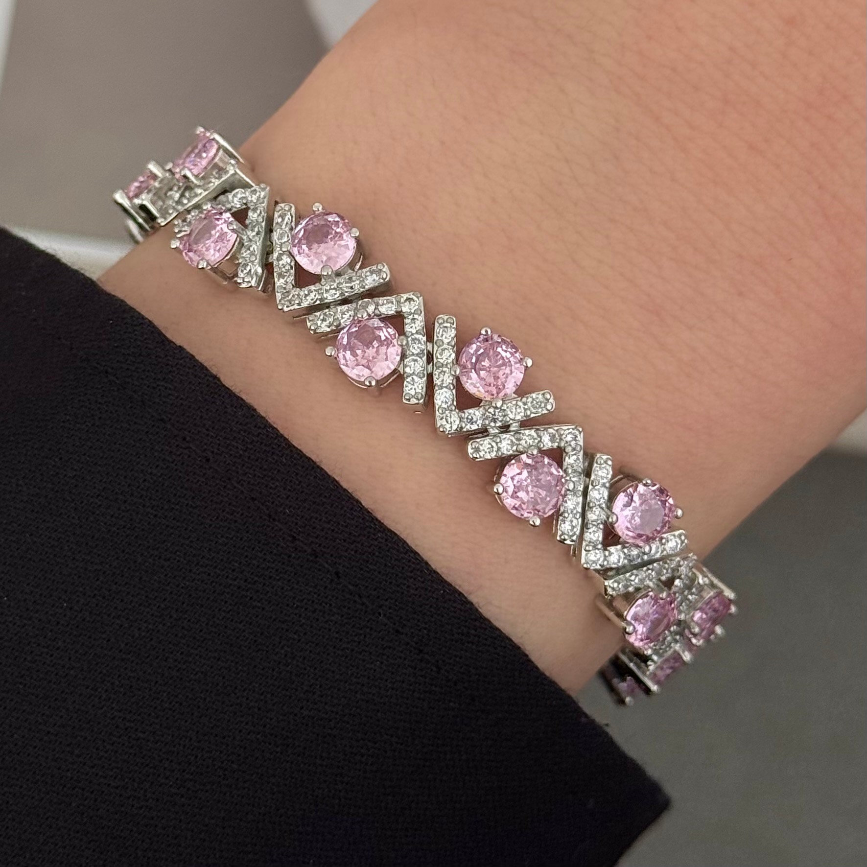 Vıp | Pembe taşlı V bileklik 