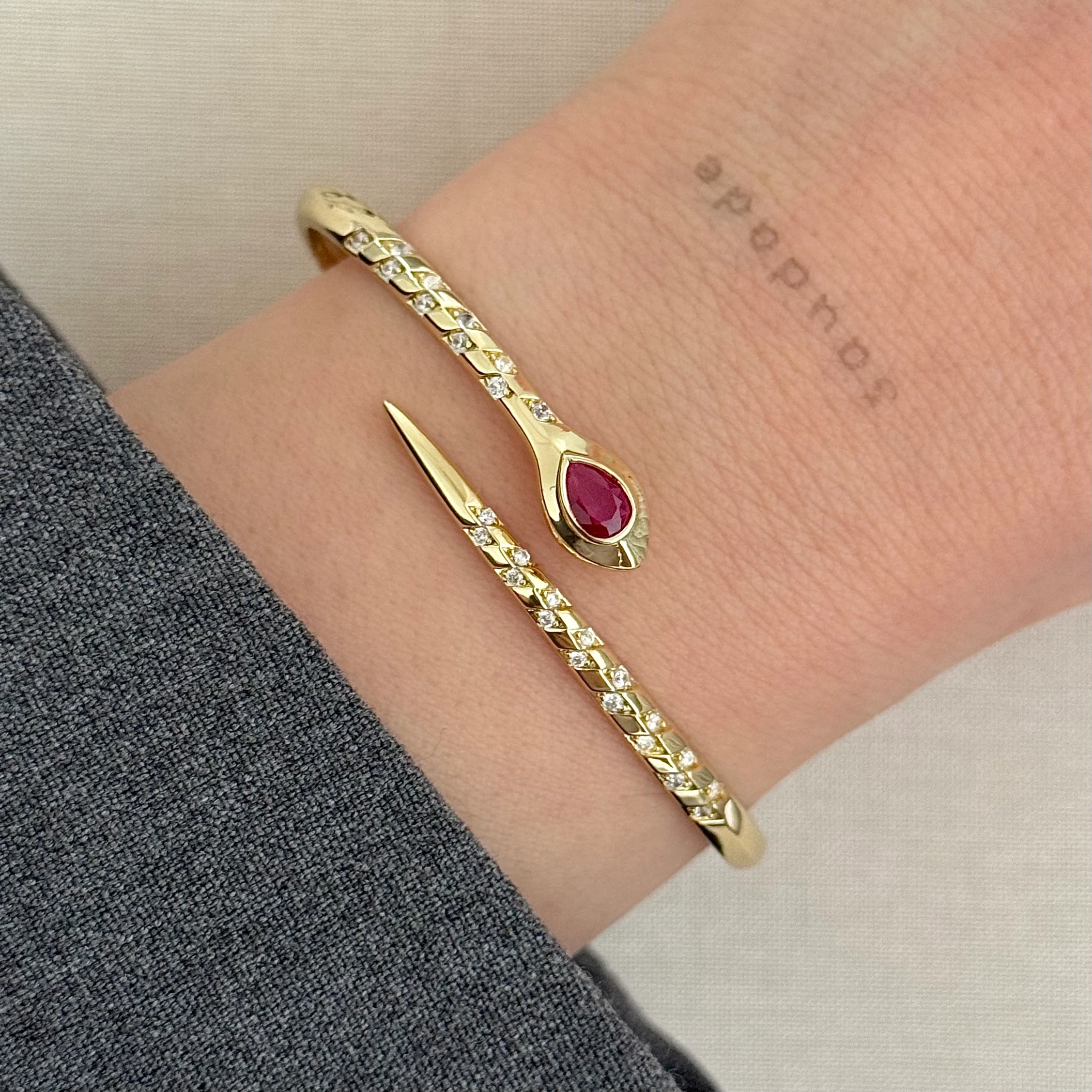 Premium | Taşlı yılan kelepçe 