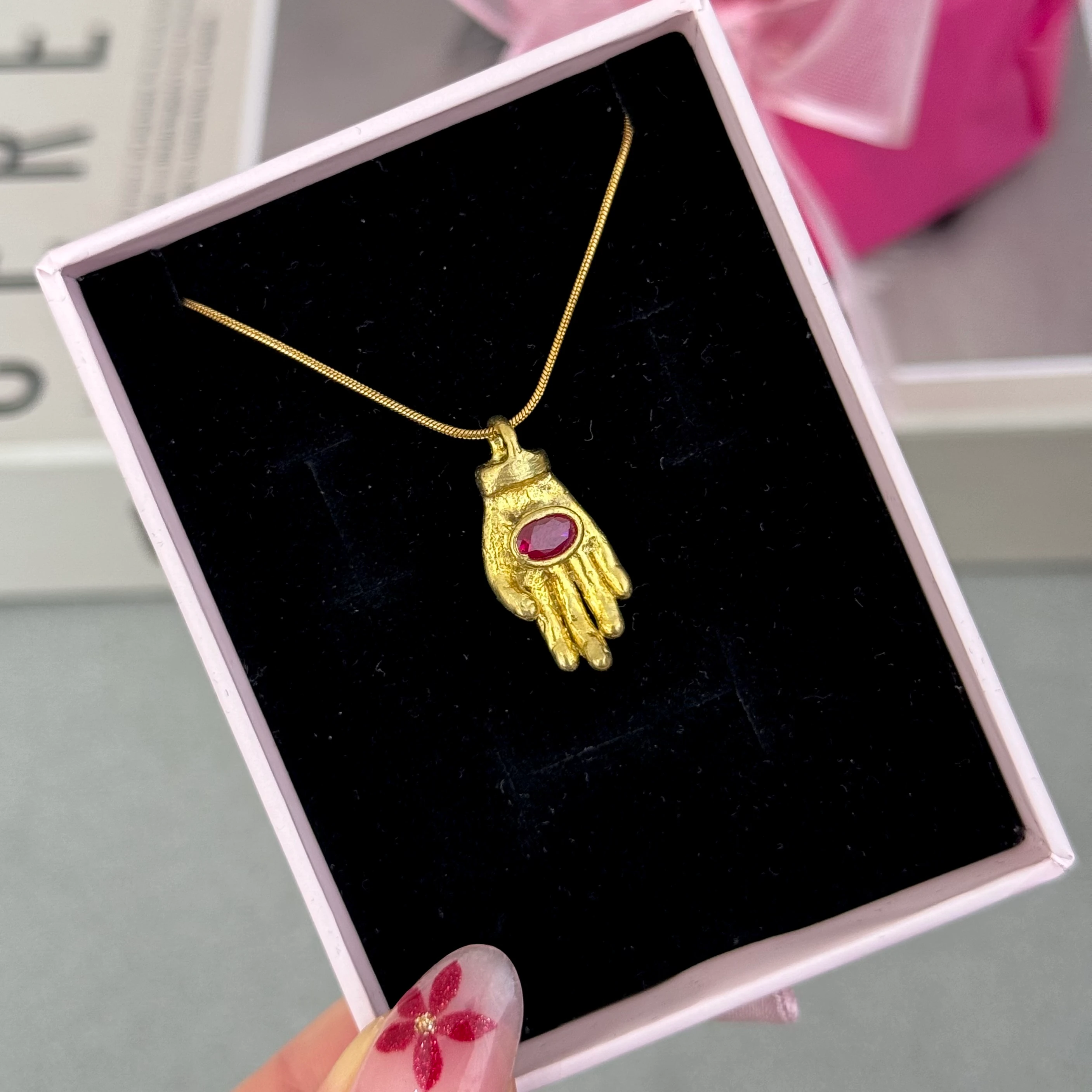 Vintage saf pirinç pembe taş avuç kolye 