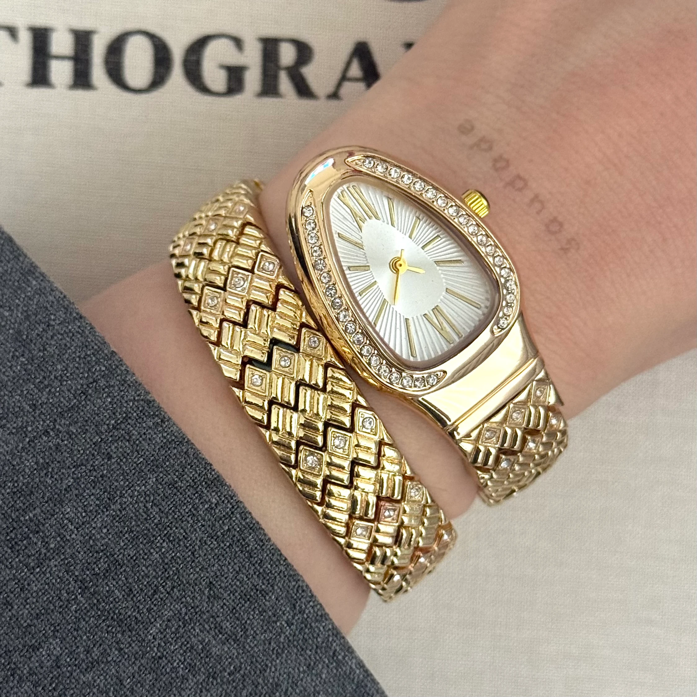 Taşlı gold yılan dolama saat 