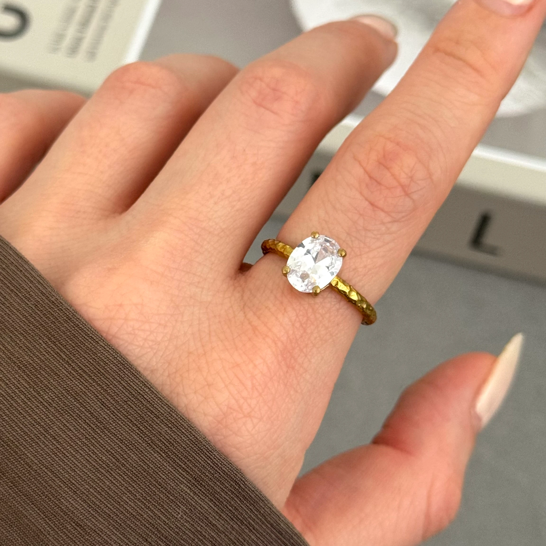 Vintage oval saf pirinç tektaş yüzük 