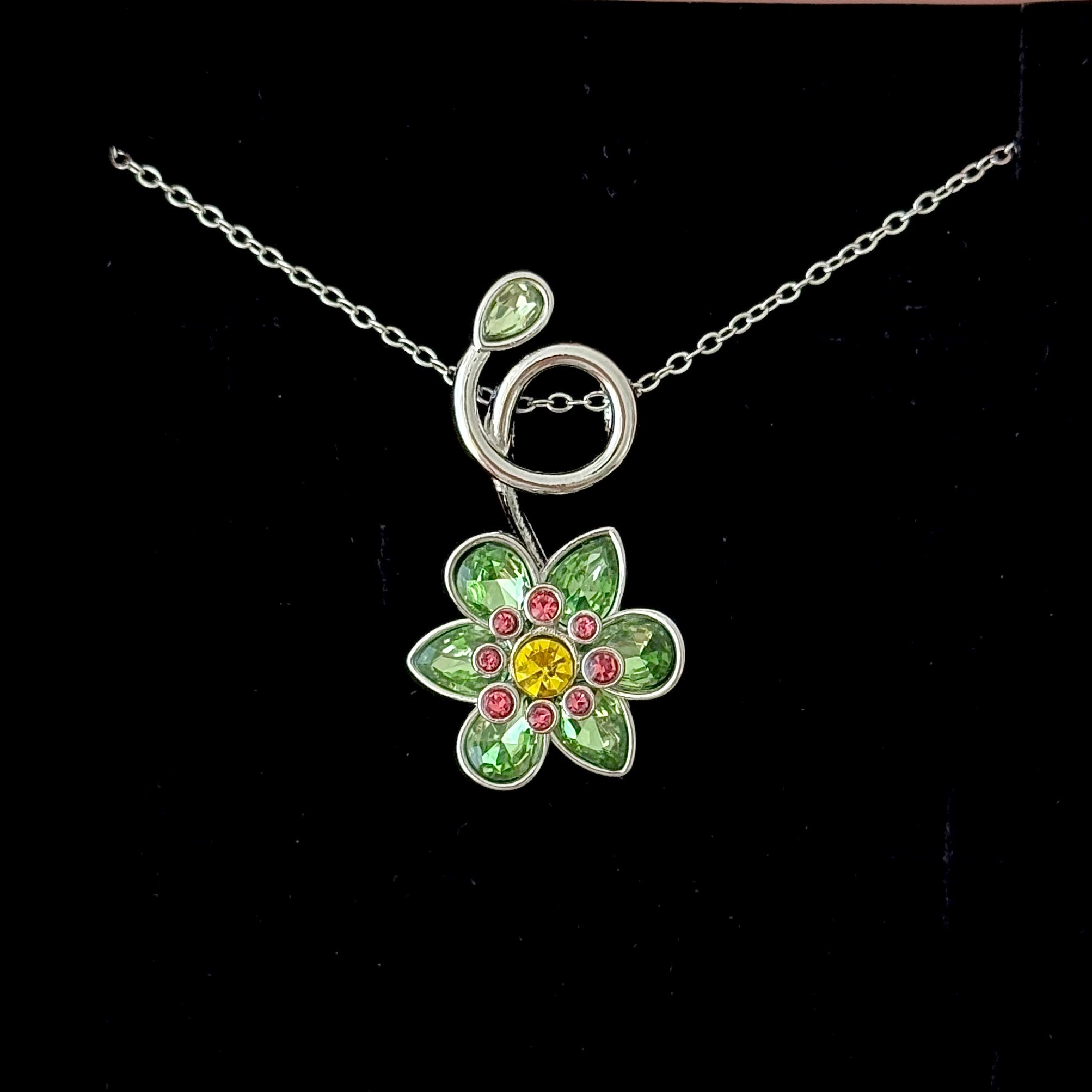 Çelik | Swarovski muadili silver yeşil çiçek ldyllia kolye 