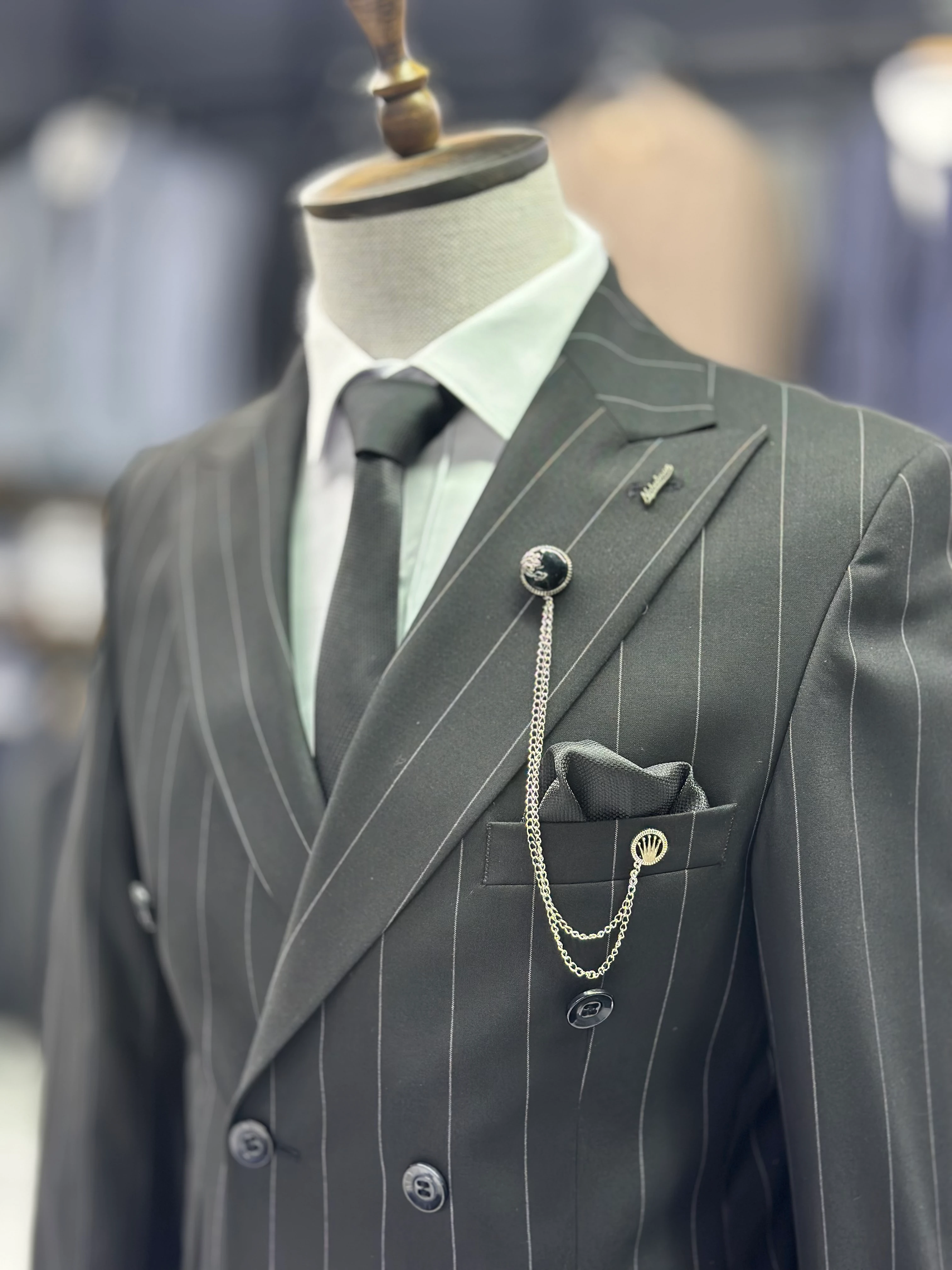 Çizgili Toka Detaylı Kruvaze Takım Elbise