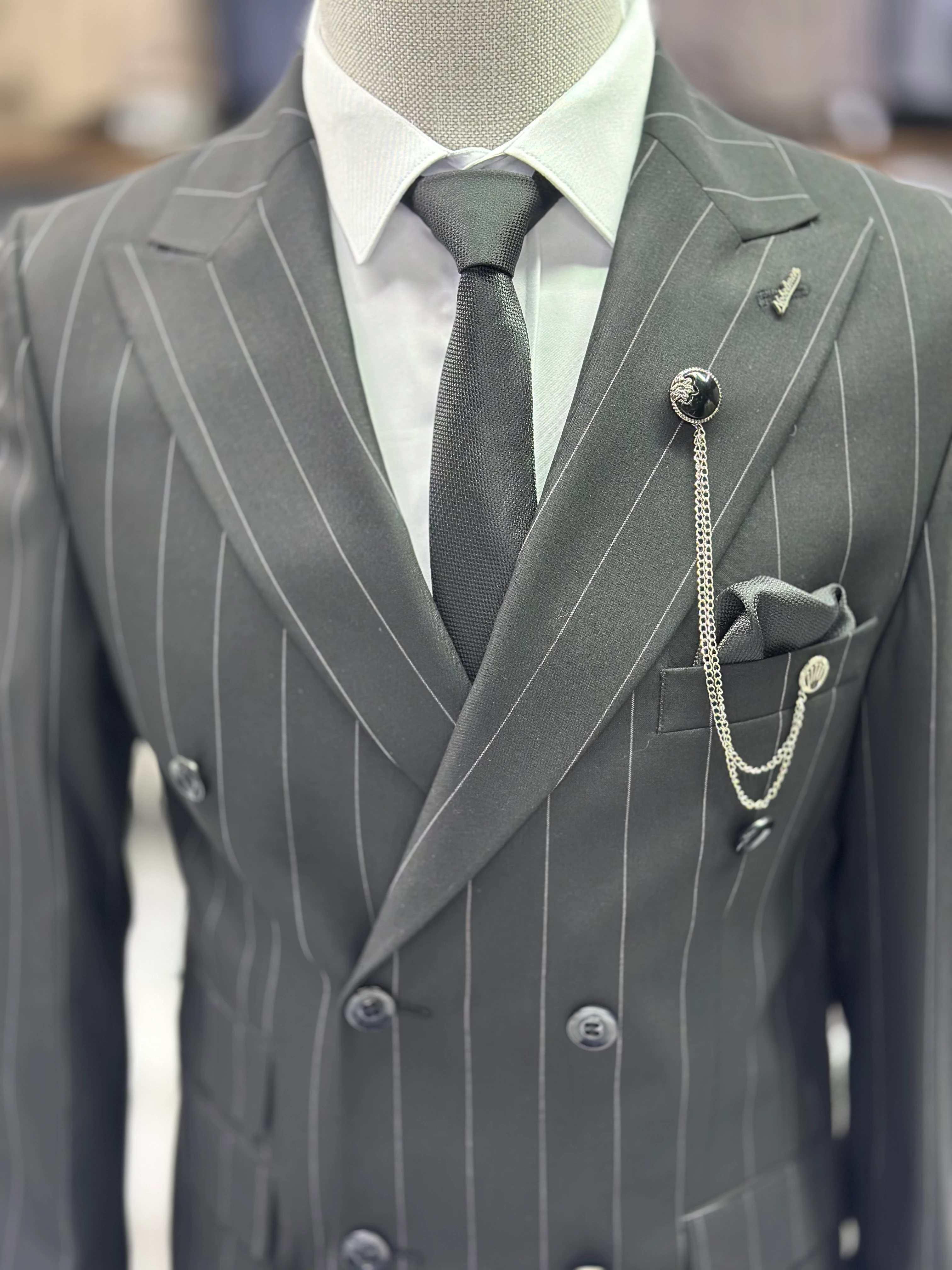 Çizgili Toka Detaylı Kruvaze Takım Elbise