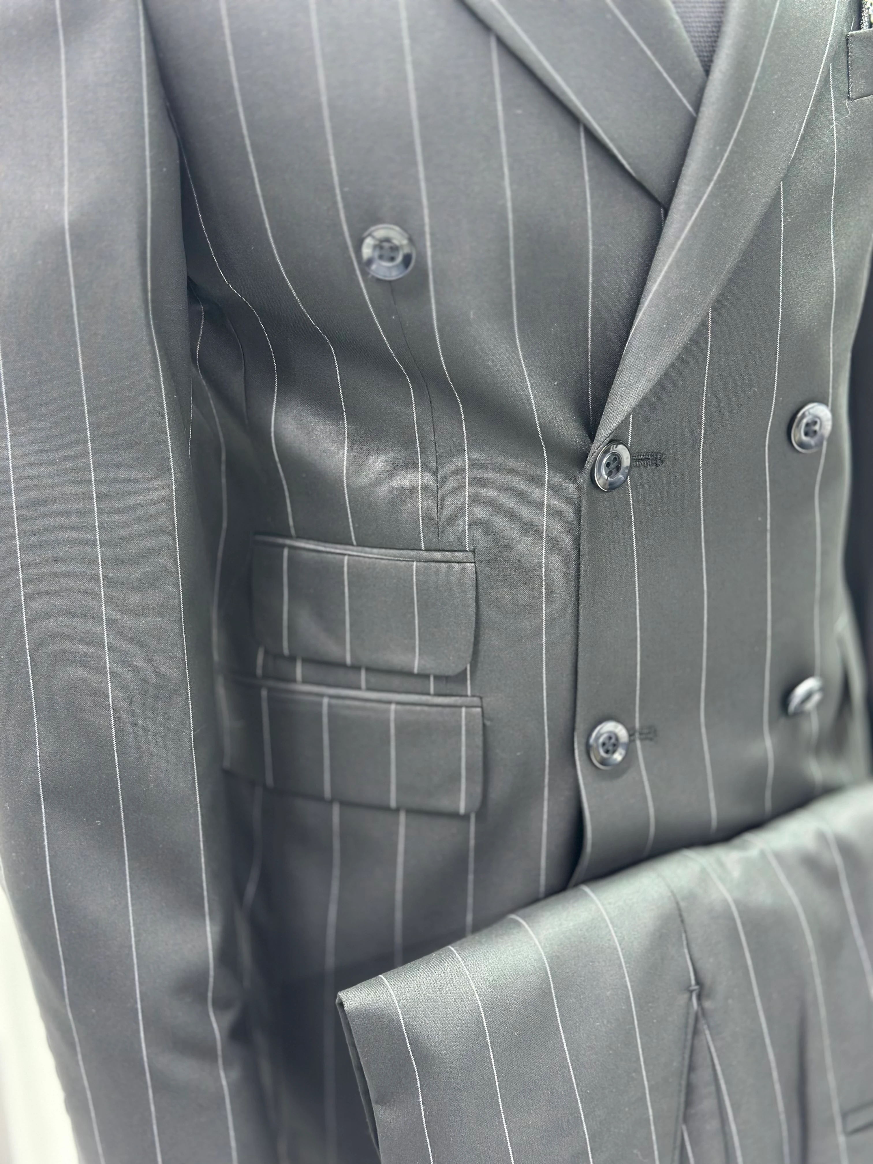 Çizgili Toka Detaylı Kruvaze Takım Elbise