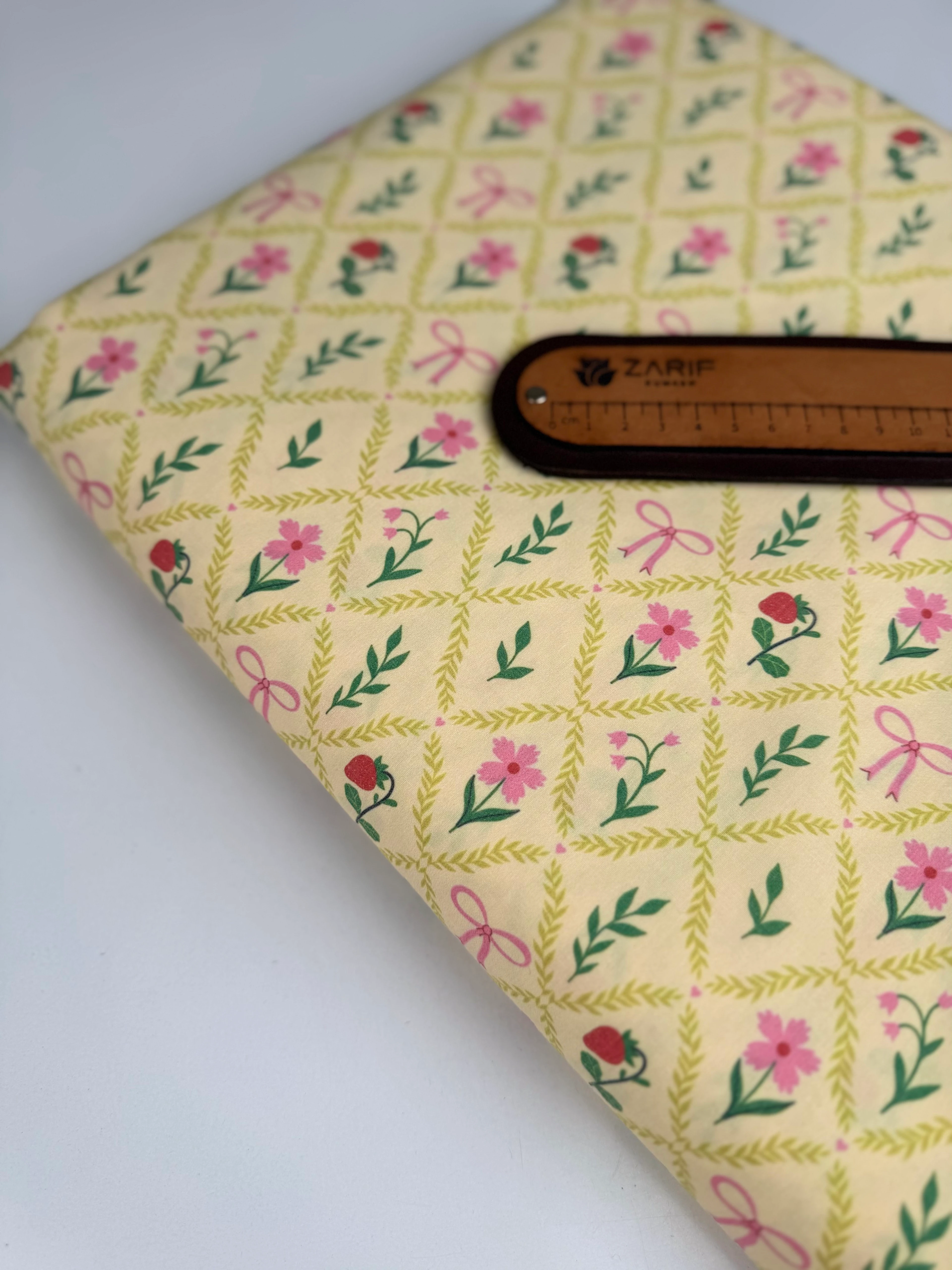 Vintage Berries Poplin Kumaş
