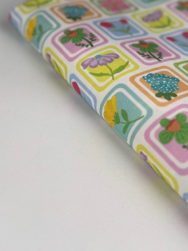 Pastel Çiçekler Puantiye Poplin