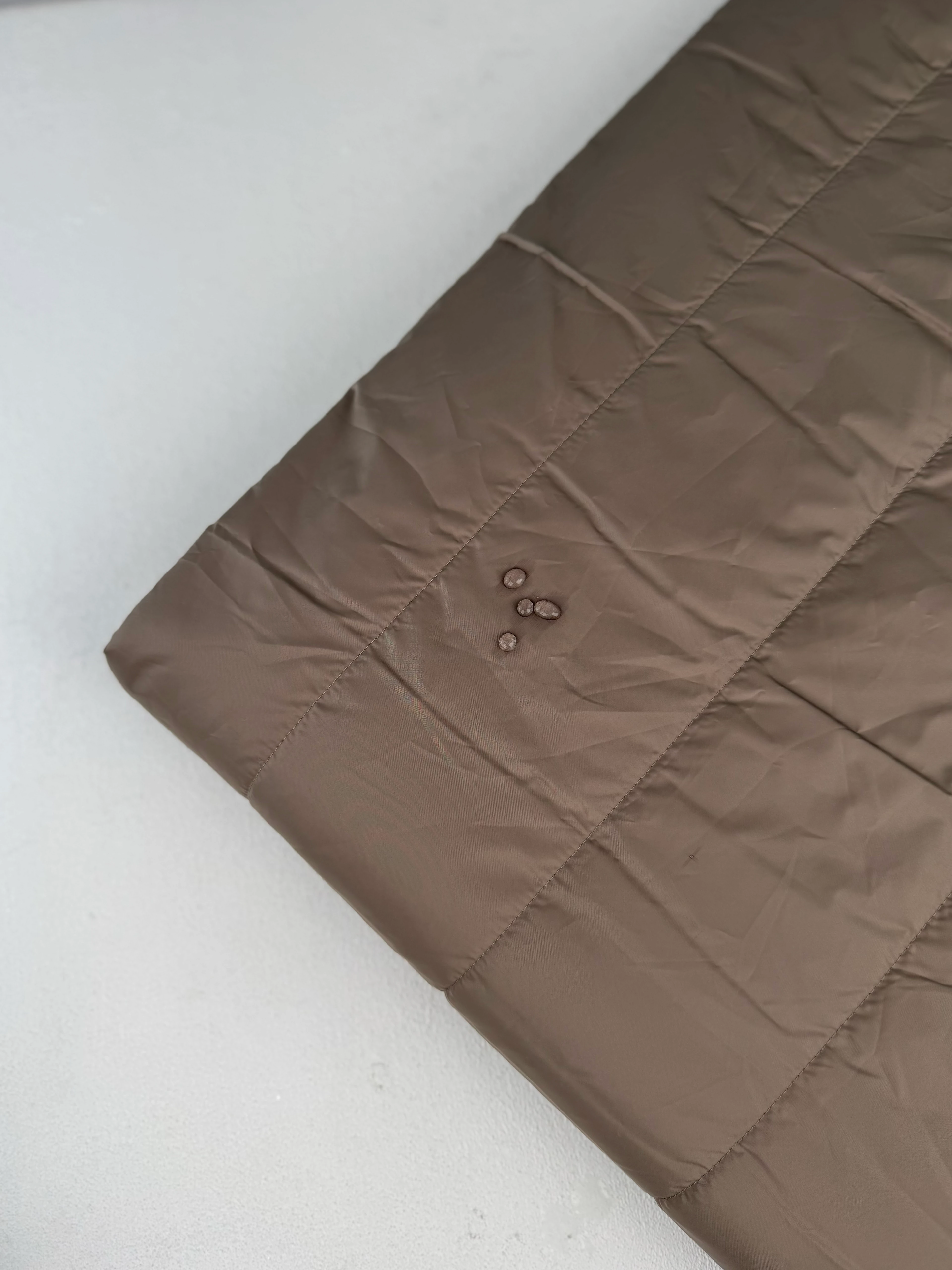 Kahve Çizgili Su Geçirmez Kapitone Kumaş