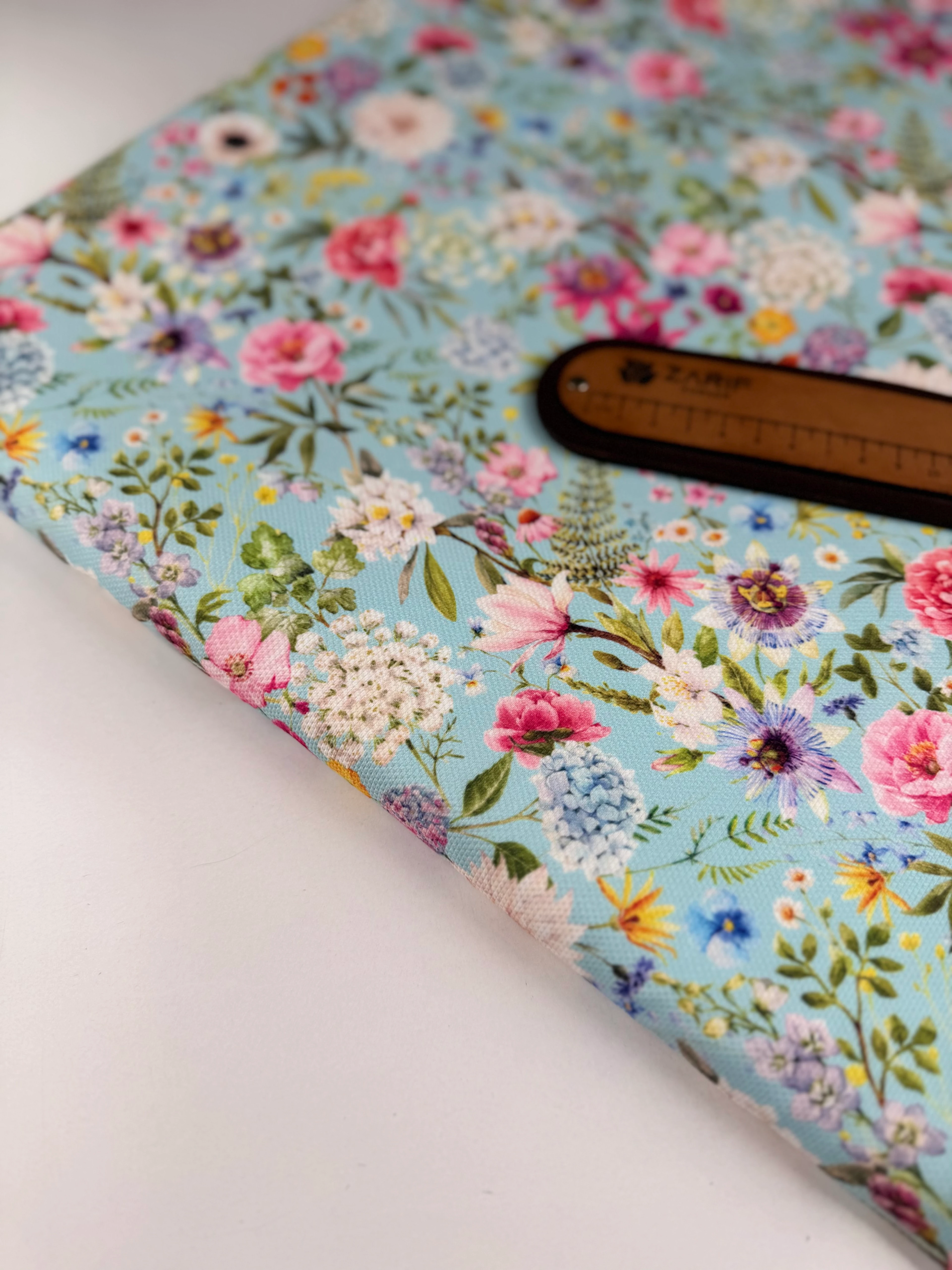 Çiçek Karnavalı Petek Duck Kumaş