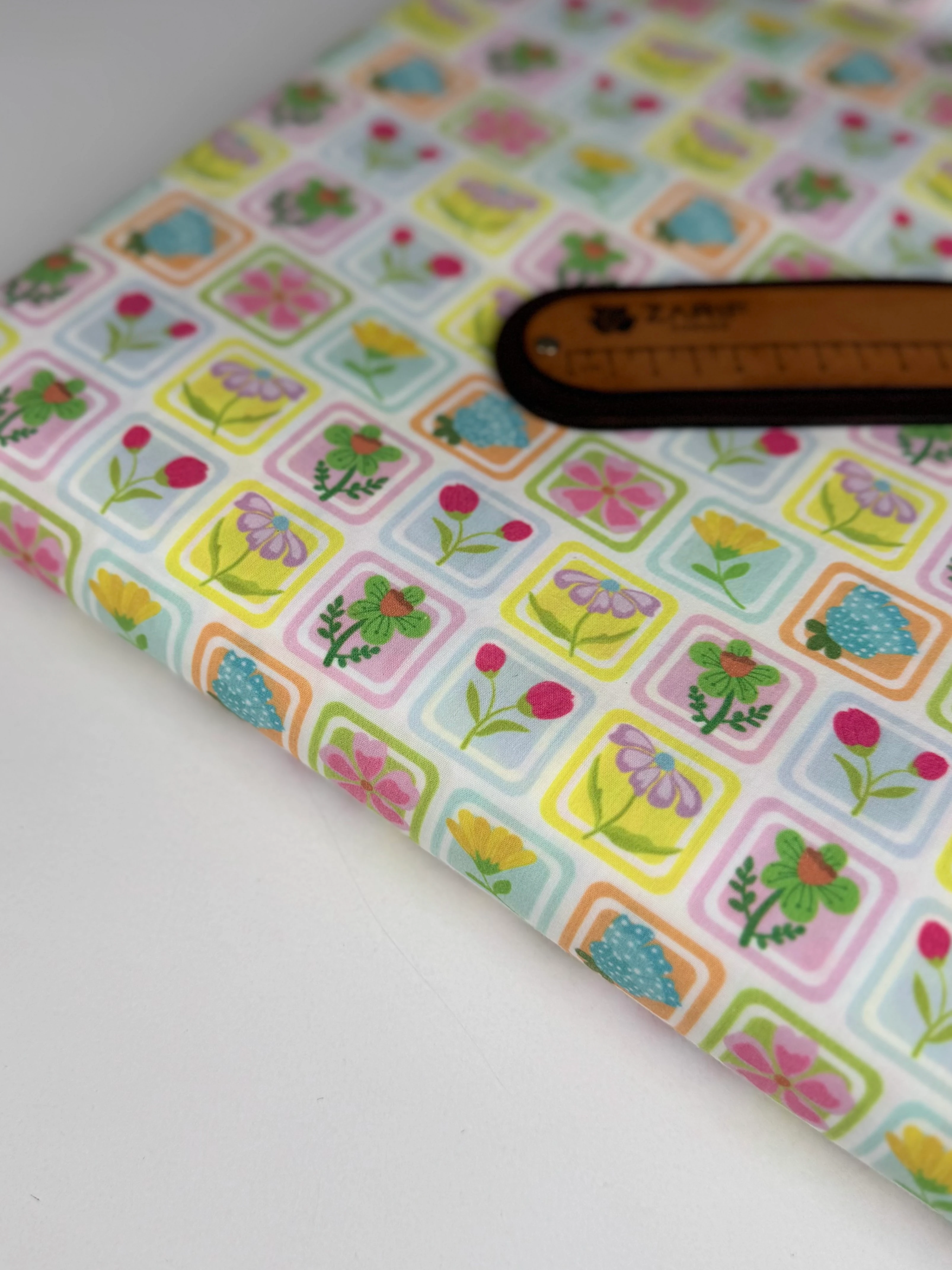 Şans Çiçekleri Poplin Kumaş