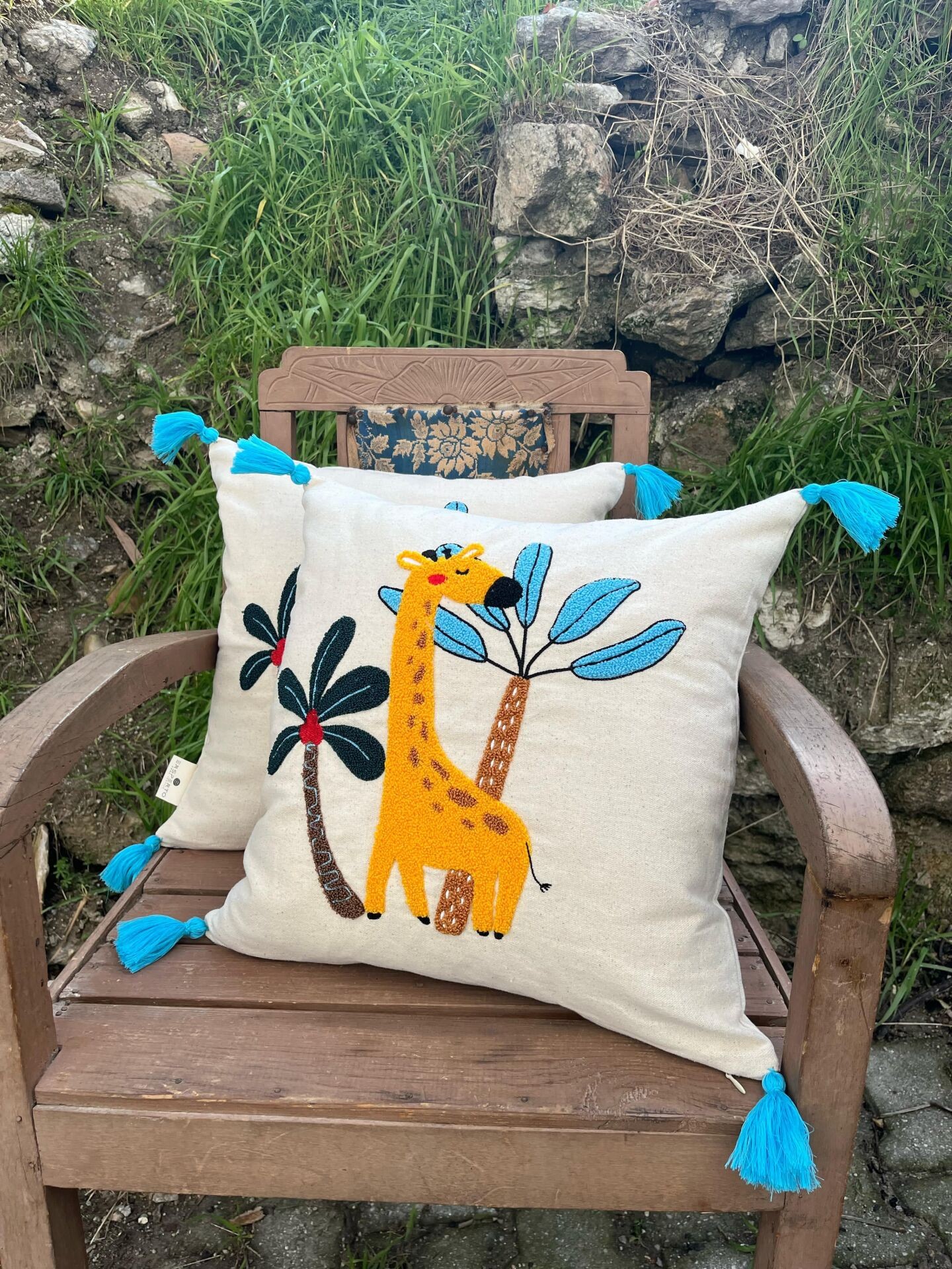 tinytrek El İşçiliği Zürafa Desen Punch Çocuk Kırlent – Buldan Dokuması (43x43 cm)