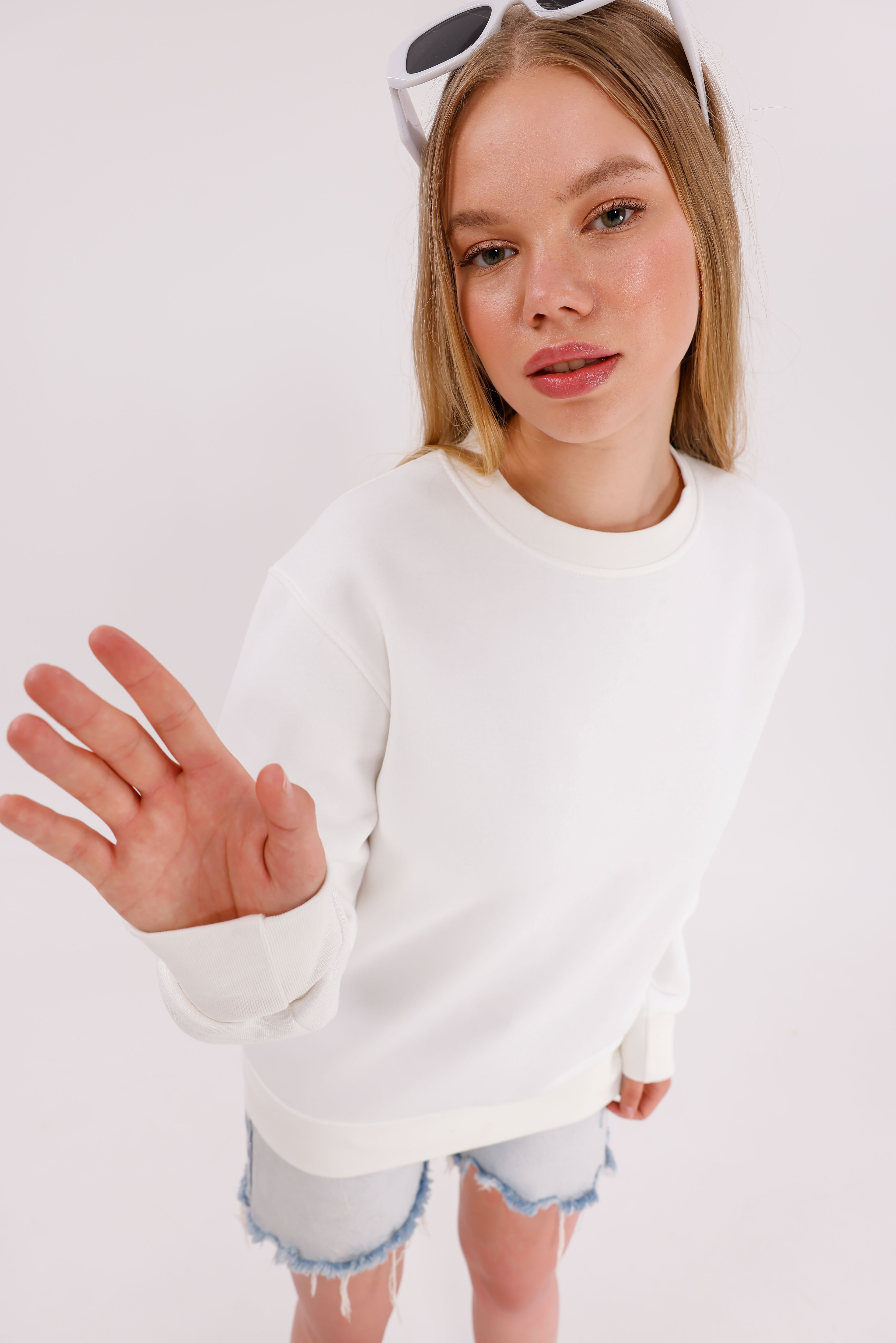 Oversize Unisex Beyaz Bisiklet Yaka Sweatshirt 