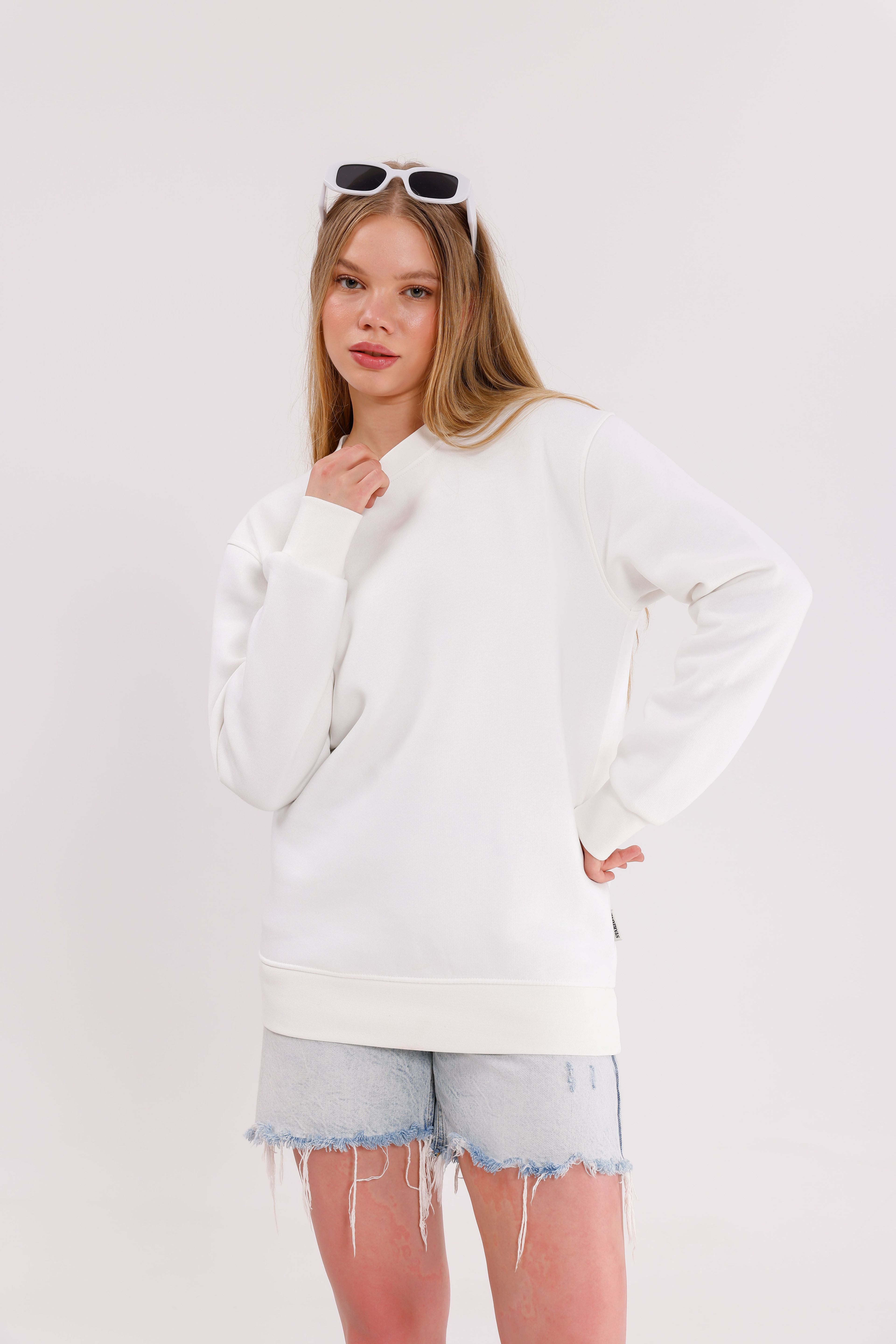 Oversize Unisex Beyaz Bisiklet Yaka Sweatshirt 
