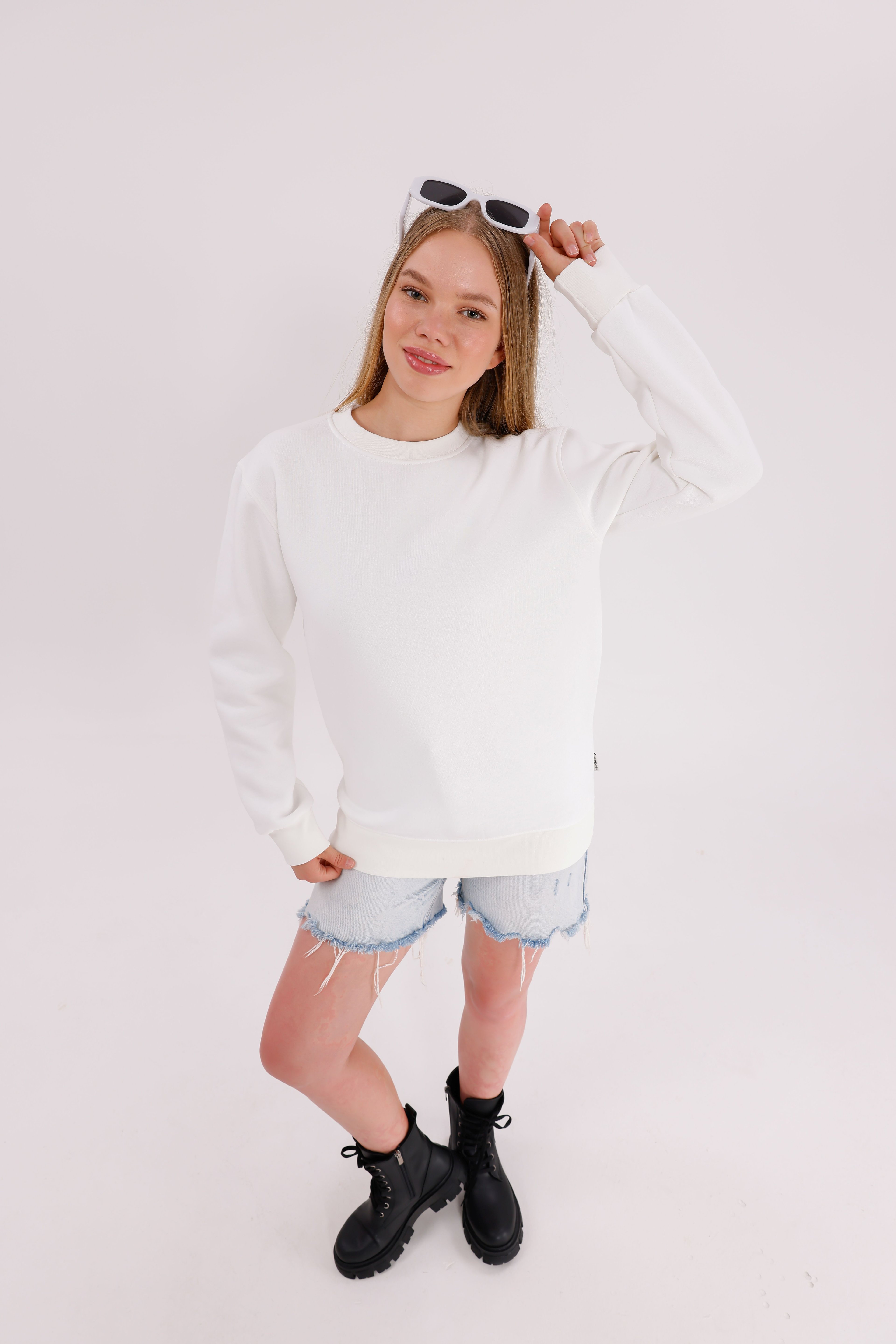 Oversize Unisex Beyaz Bisiklet Yaka Sweatshirt 