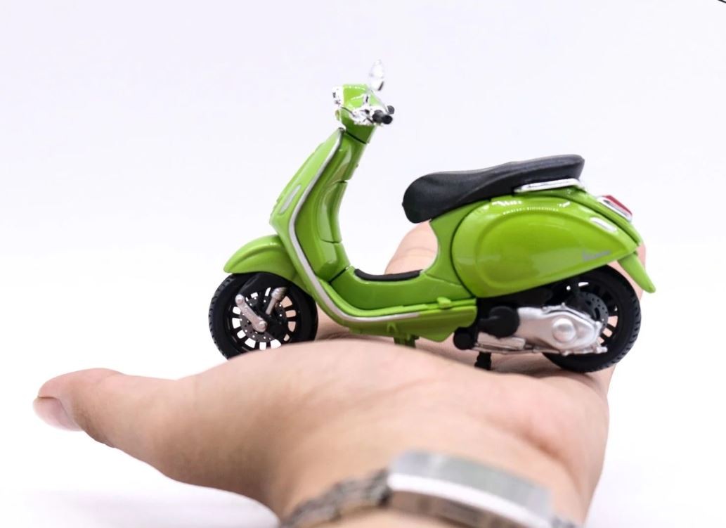 2017 Vespa Sprint 150 ABS  - Ölçek : 1/18