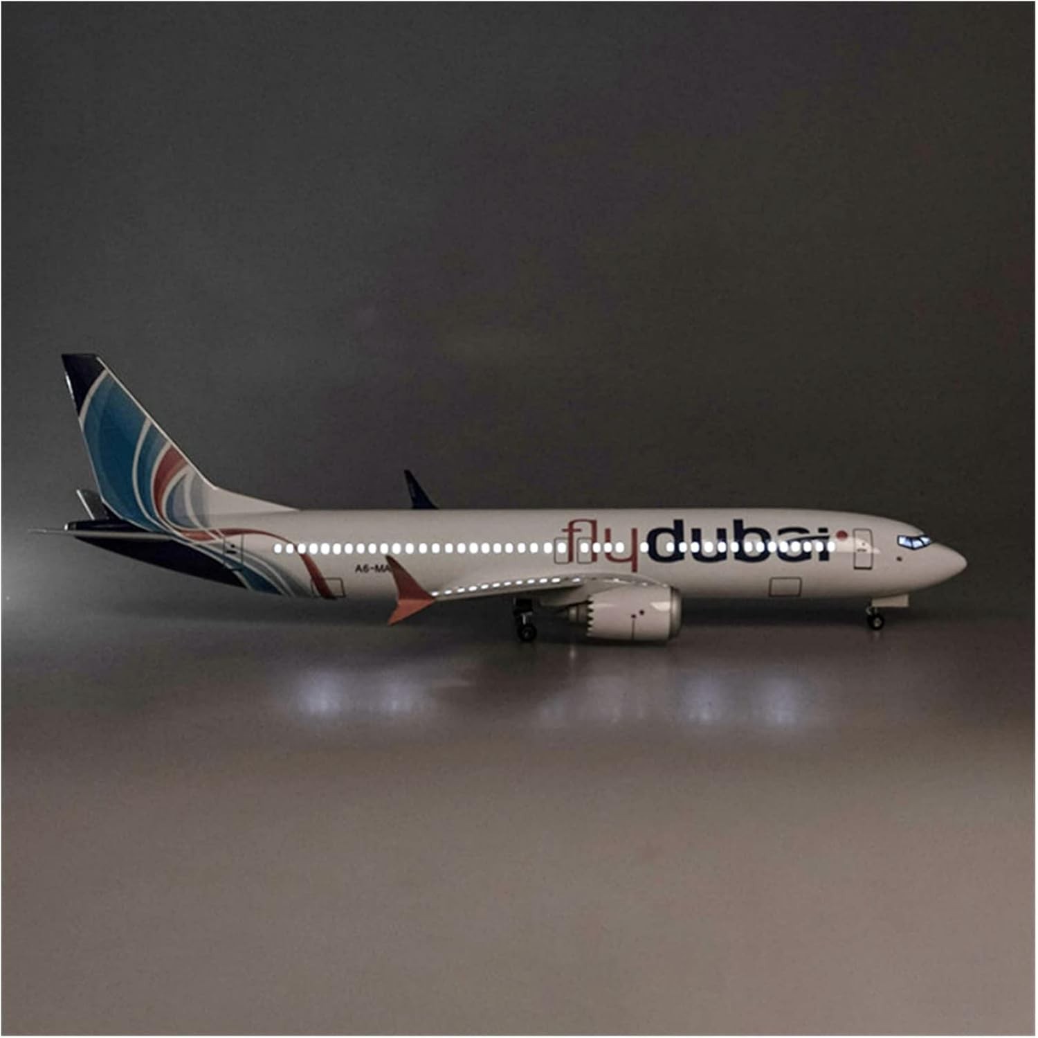 Dubai B737 - 47 cm